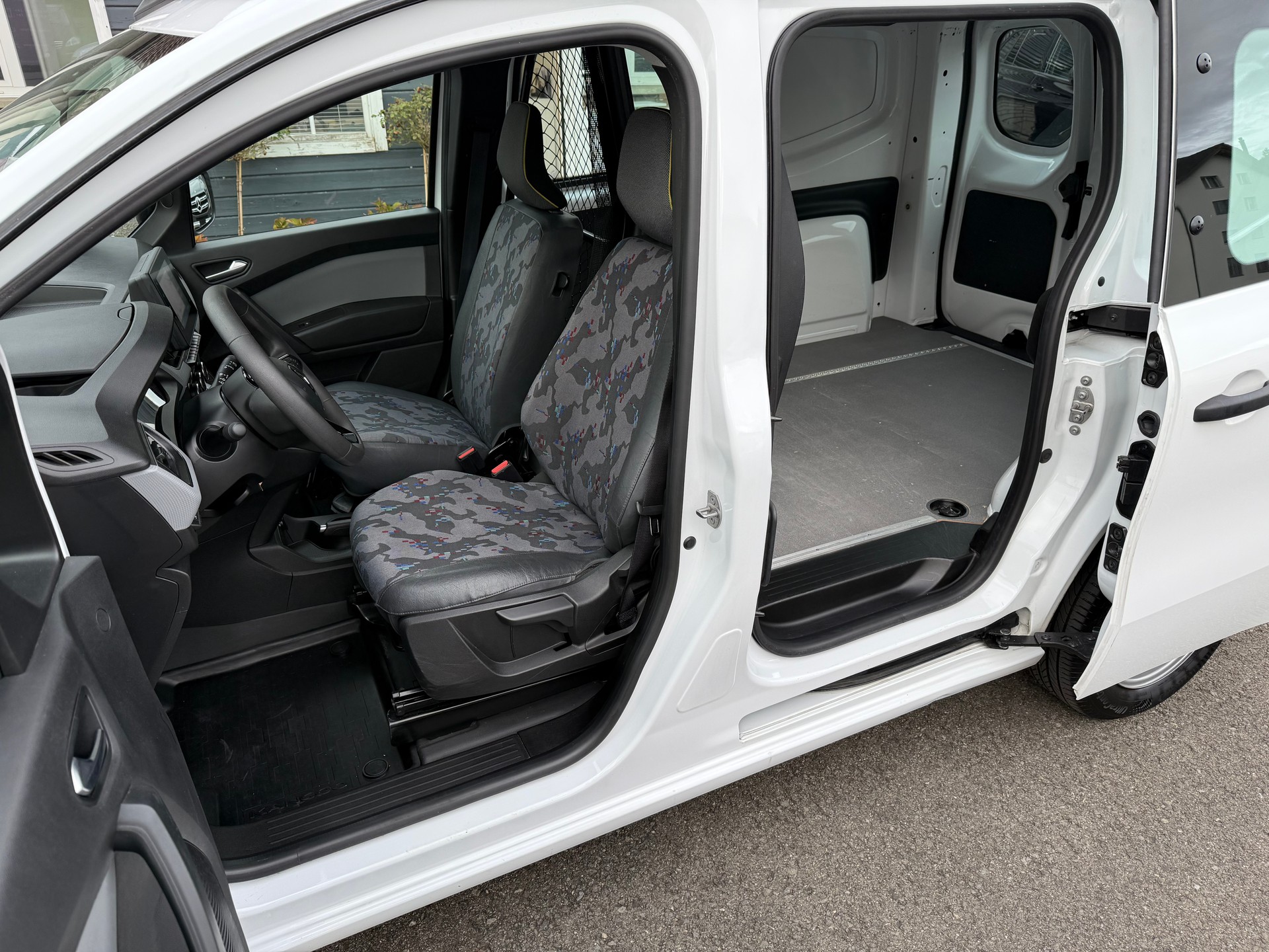 RENAULT Kangoo Van 1.5 dCi Standard 95 Extra * AHK *-image-13