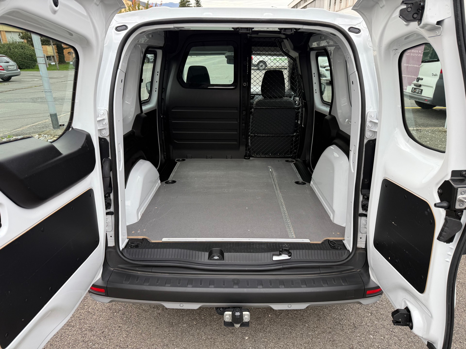 RENAULT Kangoo Van 1.5 dCi Standard 95 Extra * AHK *-image-9