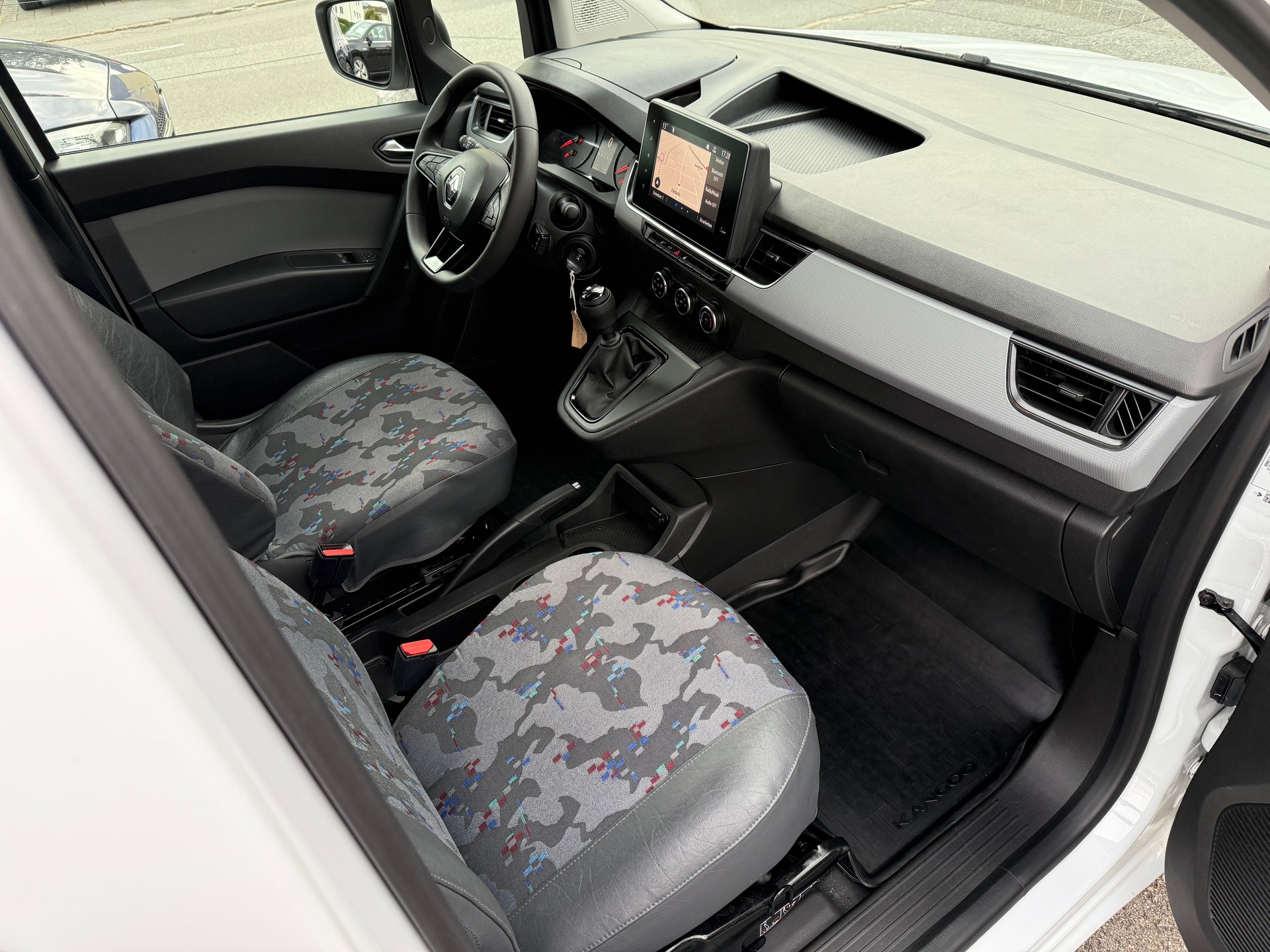 RENAULT Kangoo Van 1.5 dCi Standard 95 Extra * AHK *-image-17