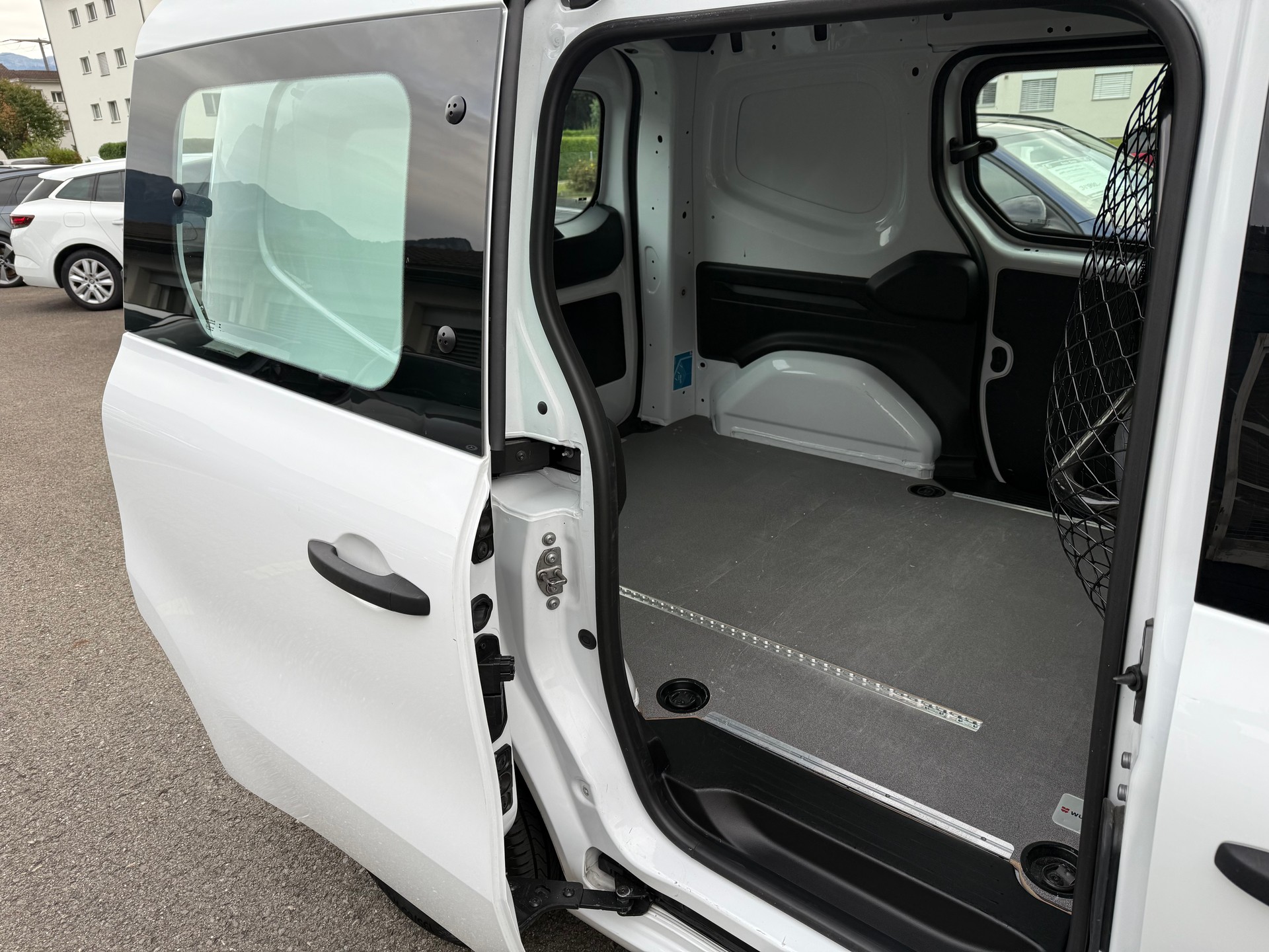 RENAULT Kangoo Van 1.5 dCi Standard 95 Extra * AHK *-image-6