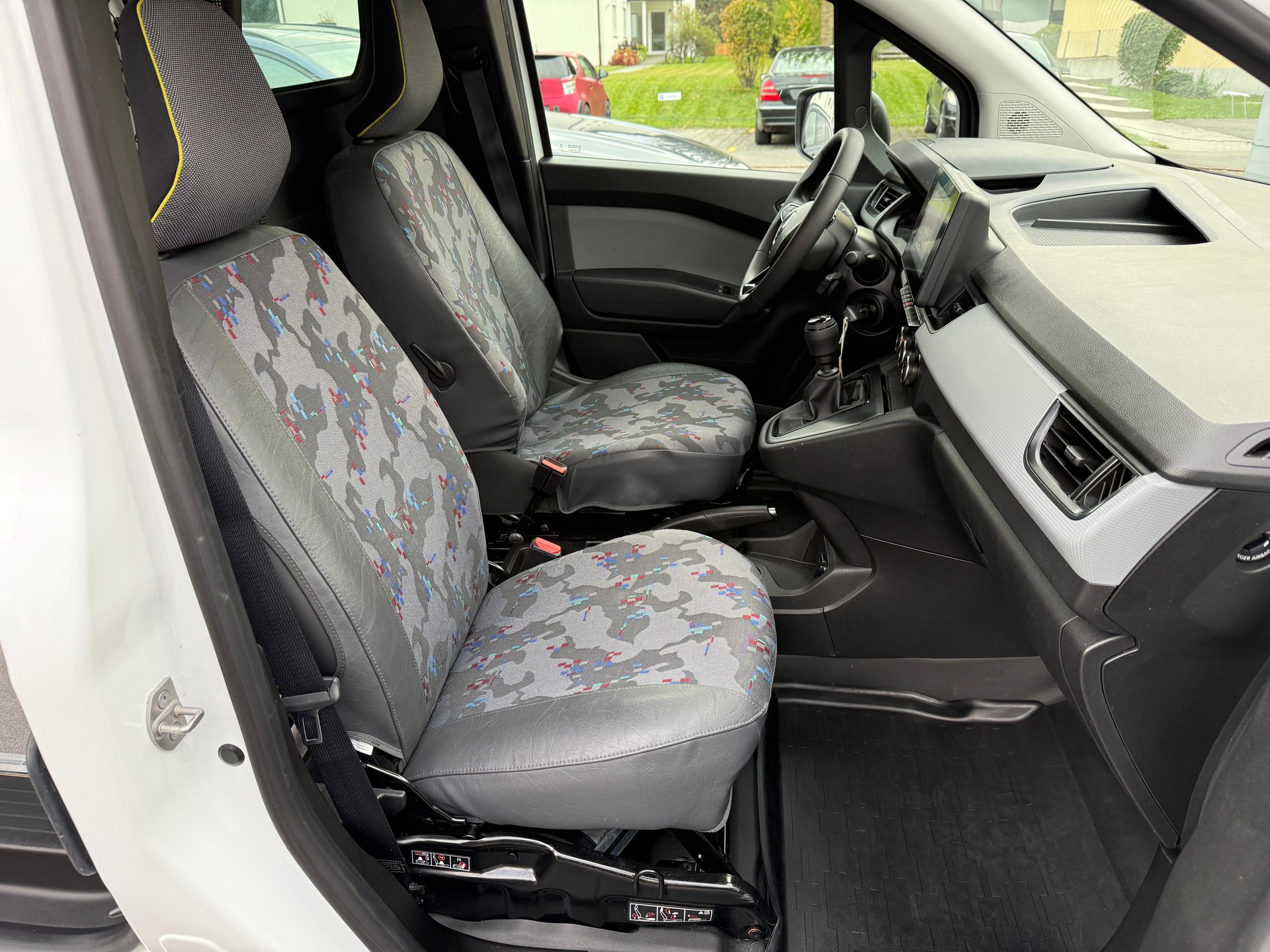 RENAULT Kangoo Van 1.5 dCi Standard 95 Extra * AHK *-image-18