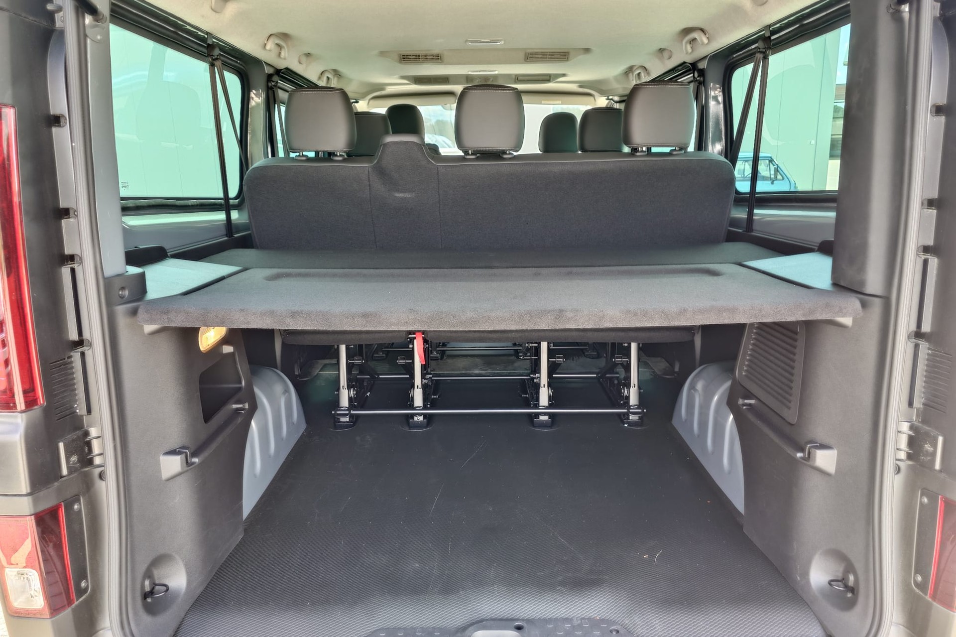 NISSAN Primastarr Kombi 3.0 t L2 H1 2. Tekna-image-5