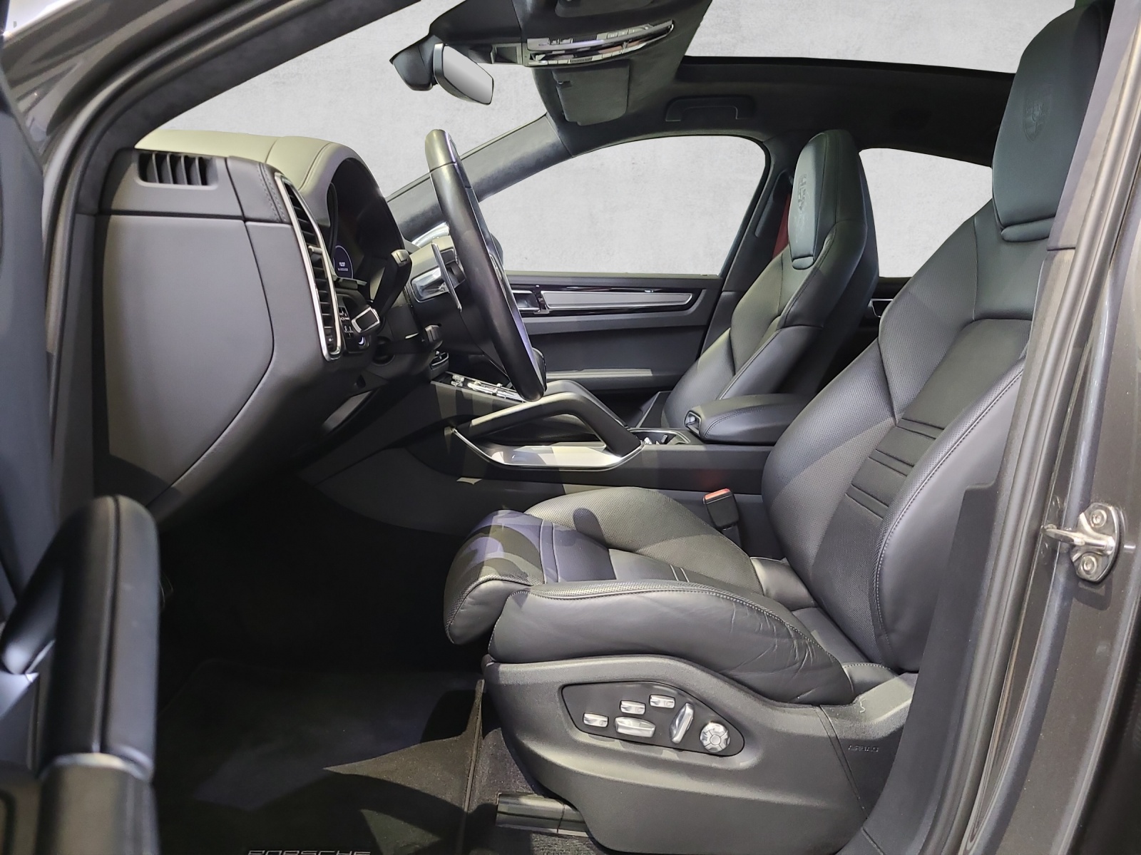 PORSCHE Cayenne Turbo Coupé-image-7