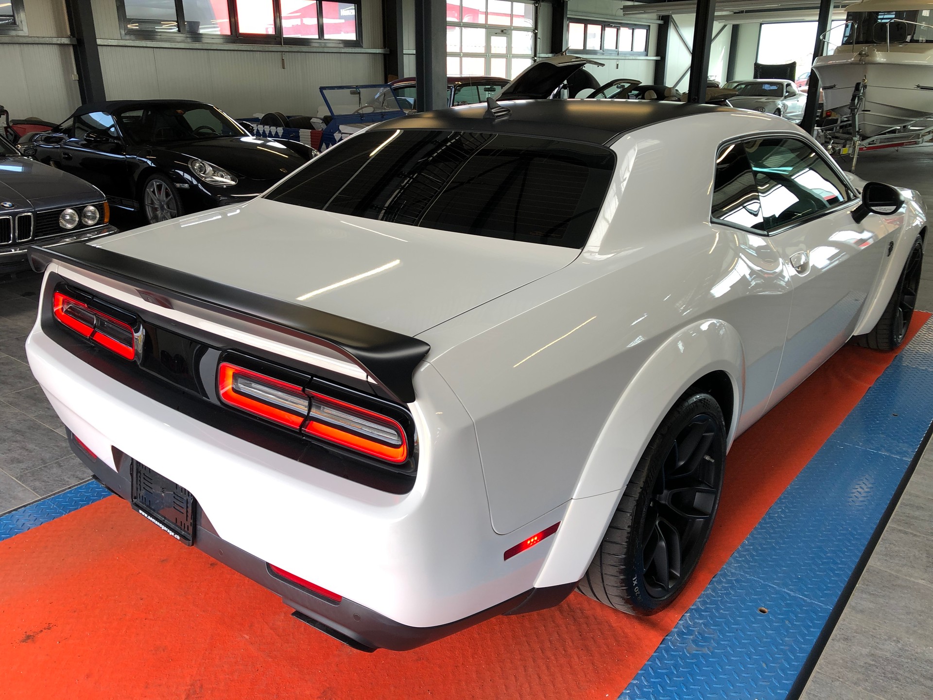 DODGE Challenger SRT 6.2-V8 Hellcat WIDEBODY Redeye-showroom-element-2