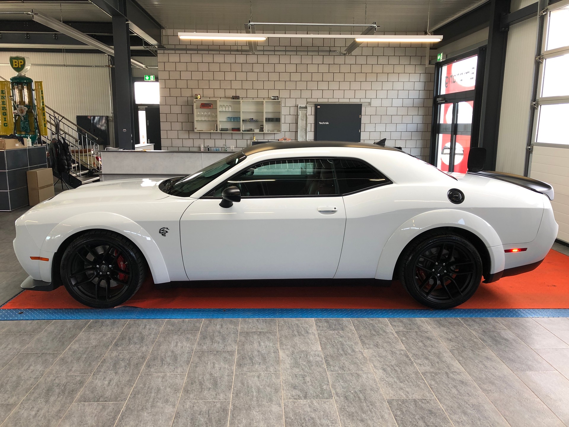 DODGE Challenger SRT 6.2-V8 Hellcat WIDEBODY Redeye-image-6