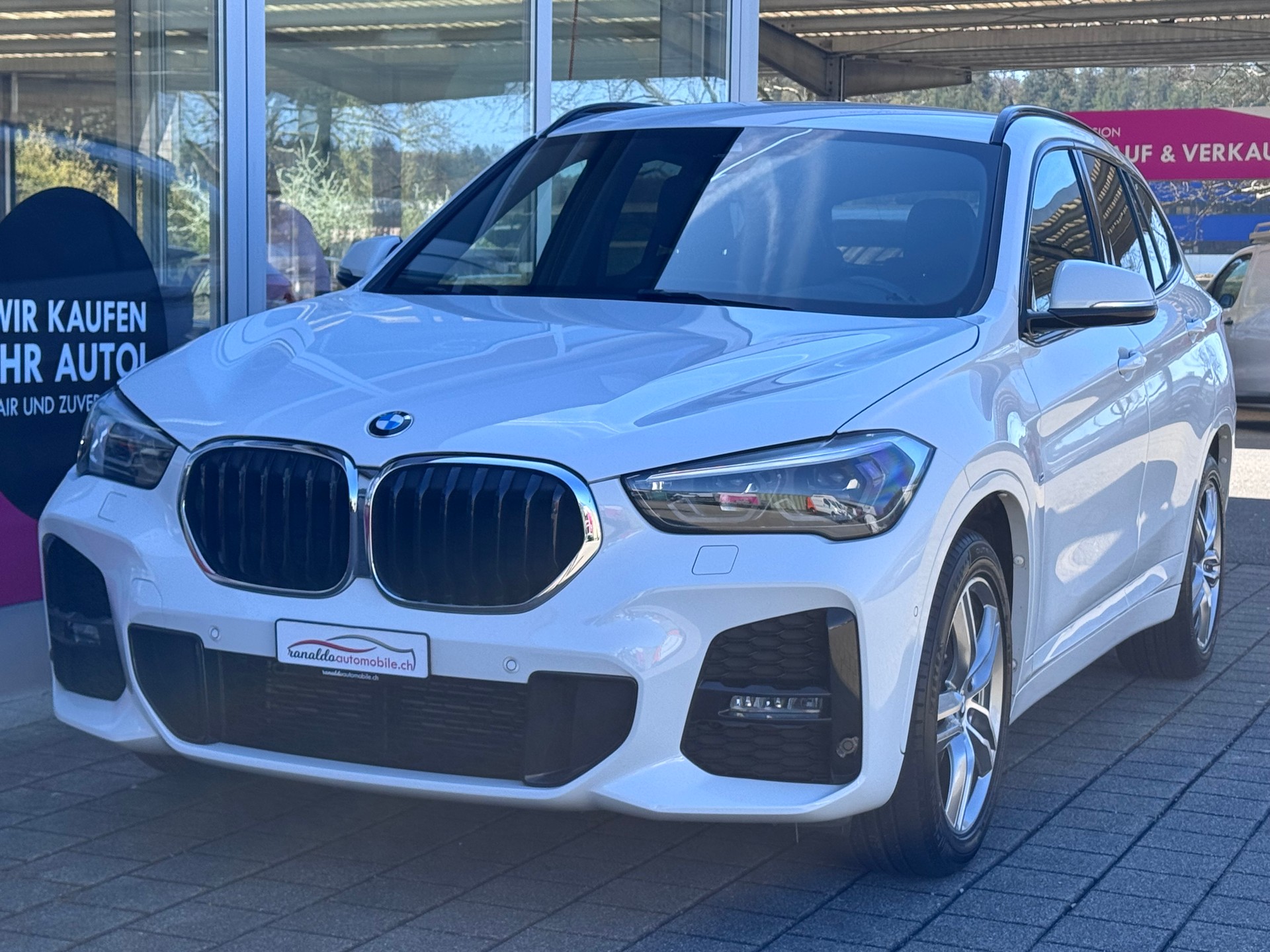 BMW X1 xDrive 18d M-SPORTPAKET++4x4+LED Scheinwerfer+Navi+Rückfahrkamera+Head Up Display+Getönte Scheiben+Komfortzugang+Tempomat+-showroom-element-1