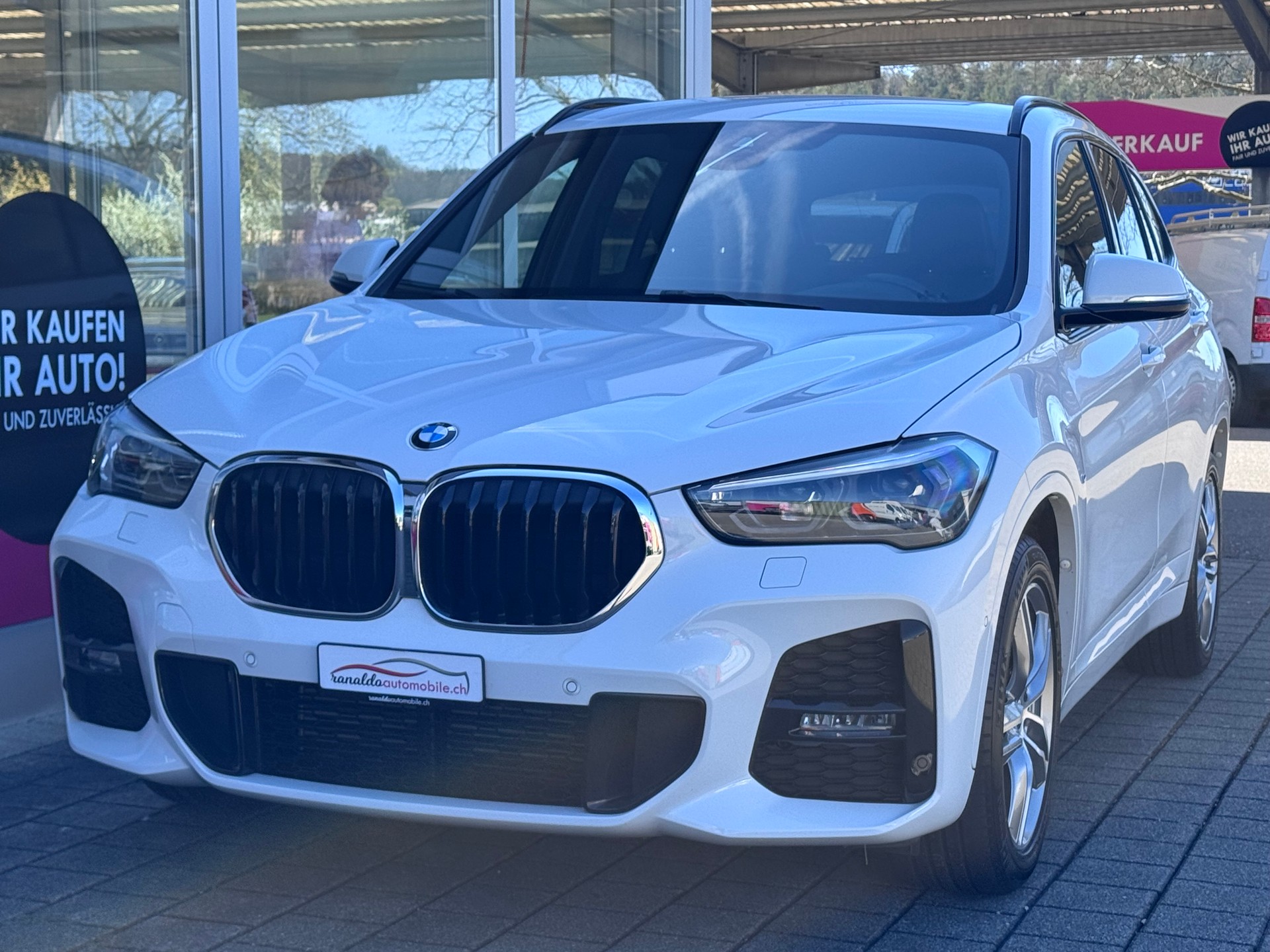 BMW X1 xDrive 18d M-SPORTPAKET++4x4+LED Scheinwerfer+Navi+Rückfahrkamera+Head Up Display+Getönte Scheiben+Komfortzugang+Tempomat+