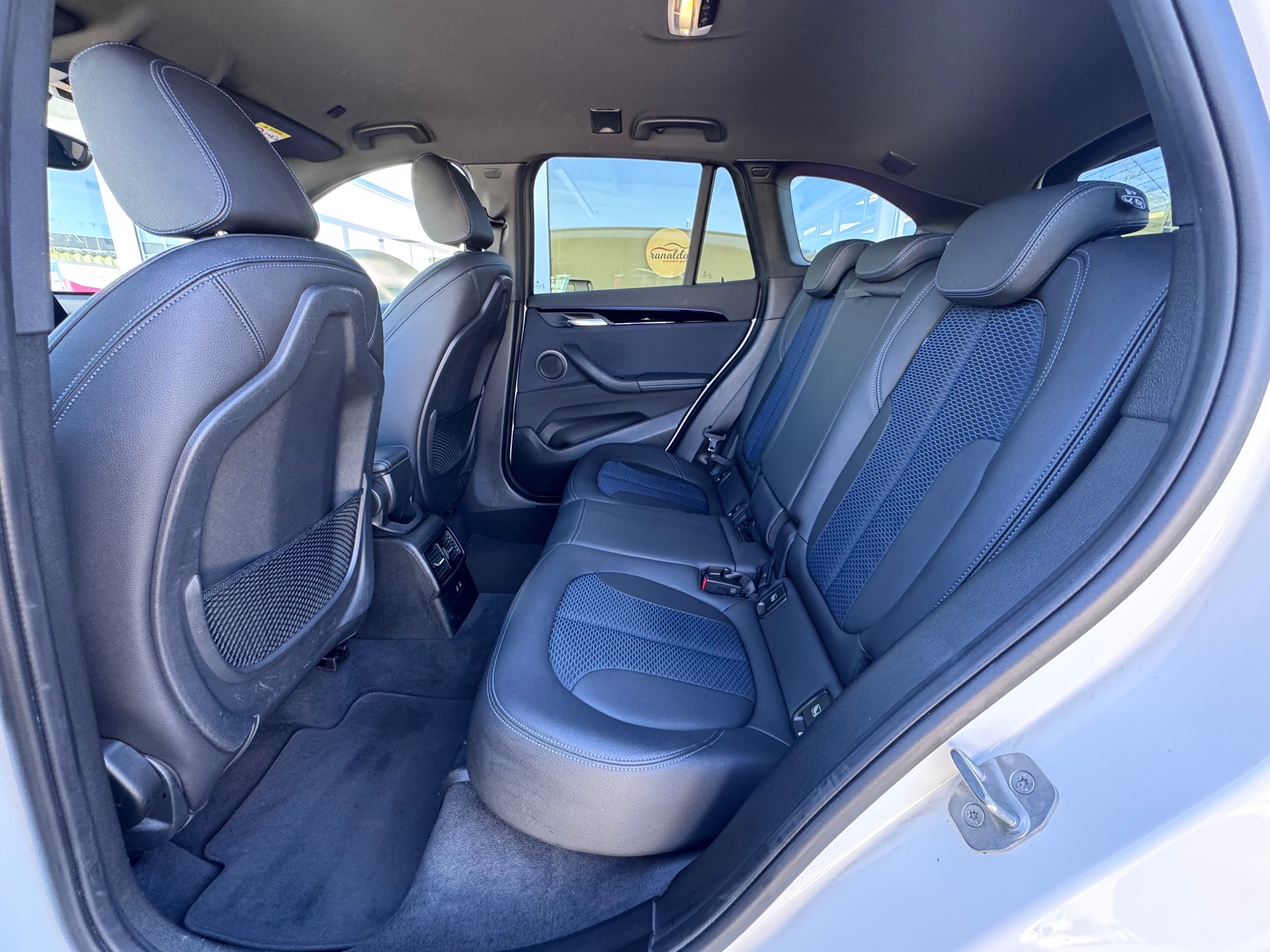 BMW X1 xDrive 18d M-SPORTPAKET++4x4+LED Scheinwerfer+Navi+Rückfahrkamera+Head Up Display+Getönte Scheiben+Komfortzugang+Tempomat+-image-10