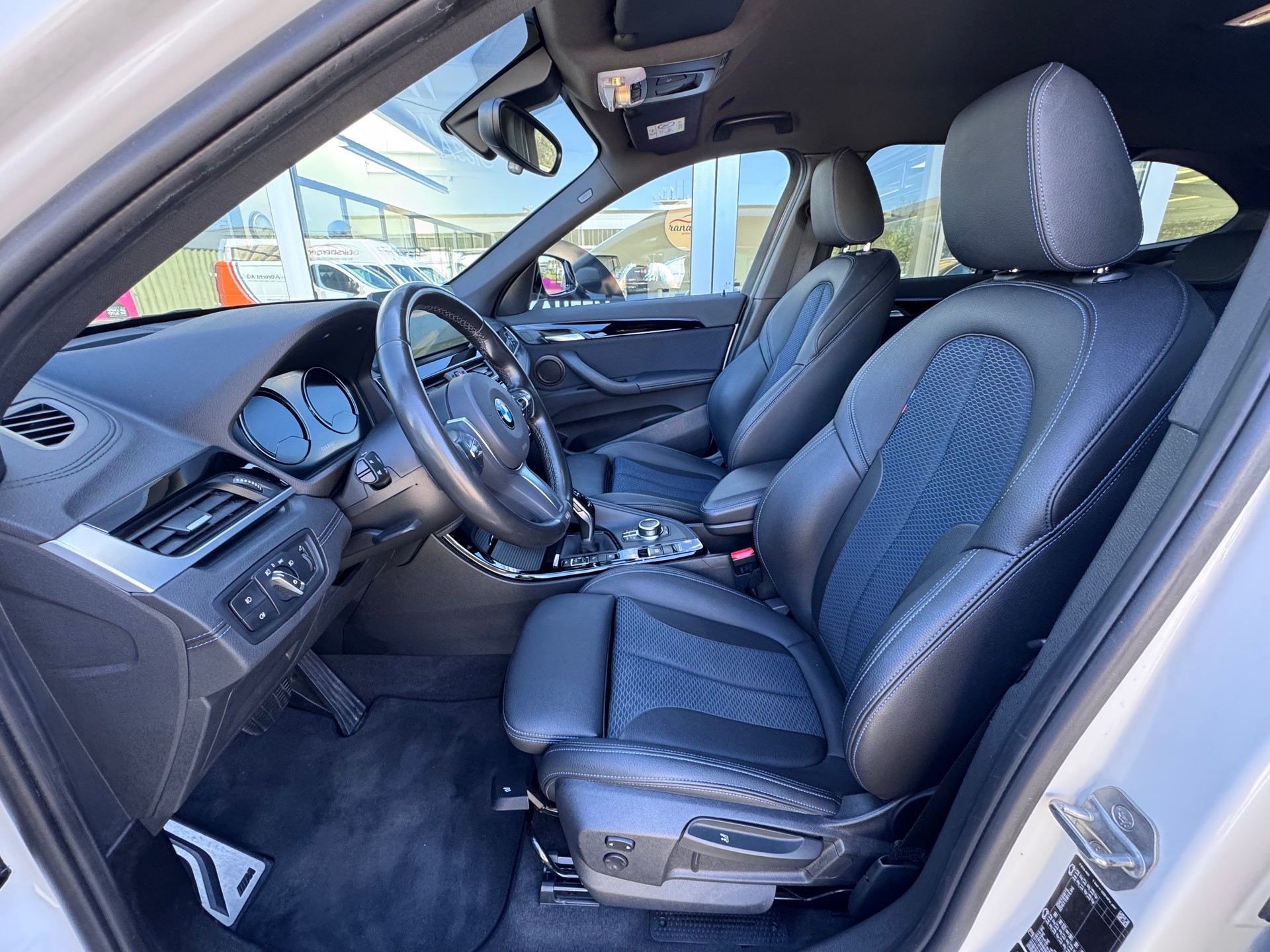BMW X1 xDrive 18d M-SPORTPAKET++4x4+LED Scheinwerfer+Navi+Rückfahrkamera+Head Up Display+Getönte Scheiben+Komfortzugang+Tempomat+-image-12