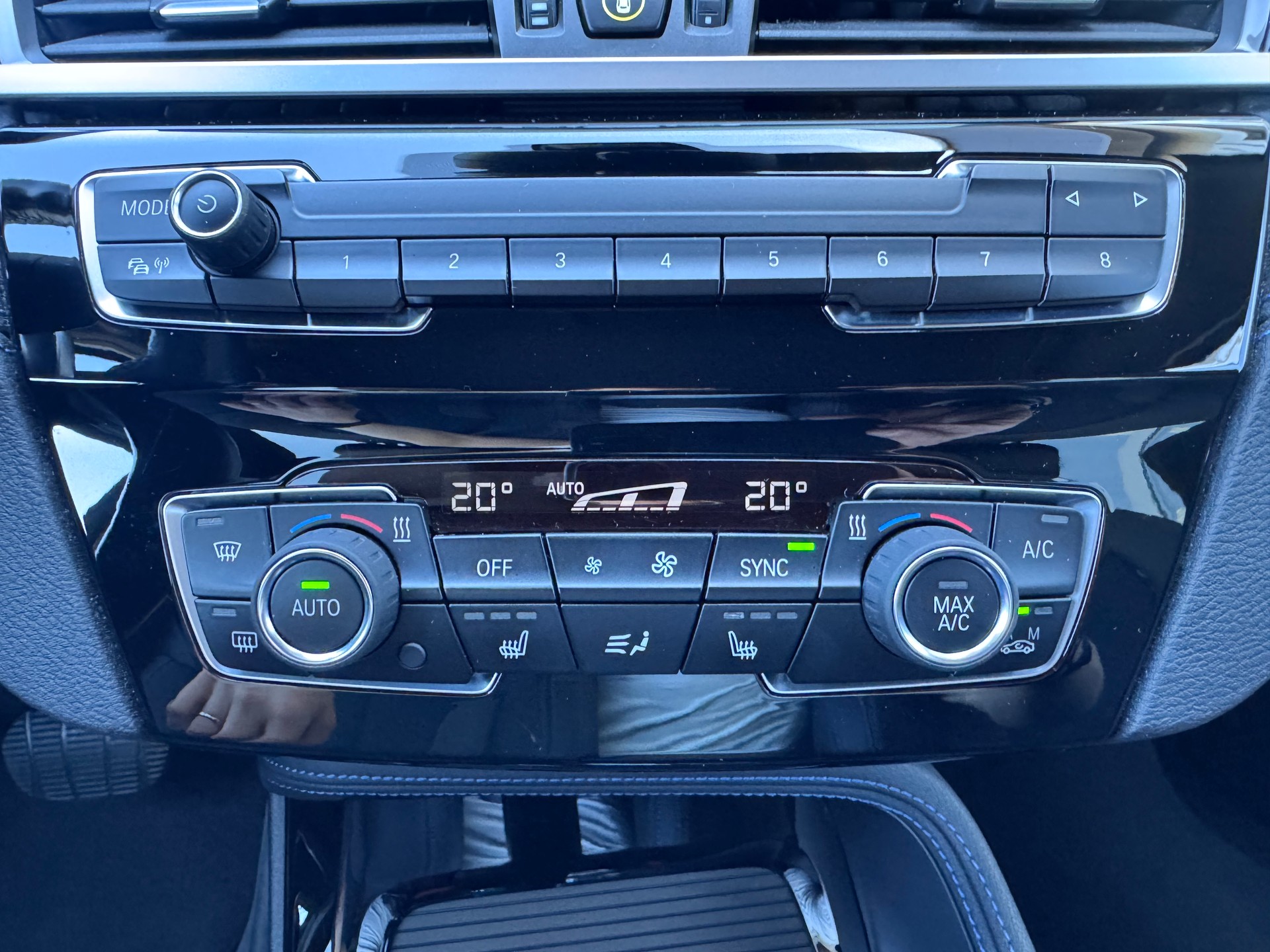 BMW X1 xDrive 18d M-SPORTPAKET++4x4+LED Scheinwerfer+Navi+Rückfahrkamera+Head Up Display+Getönte Scheiben+Komfortzugang+Tempomat+-image-20