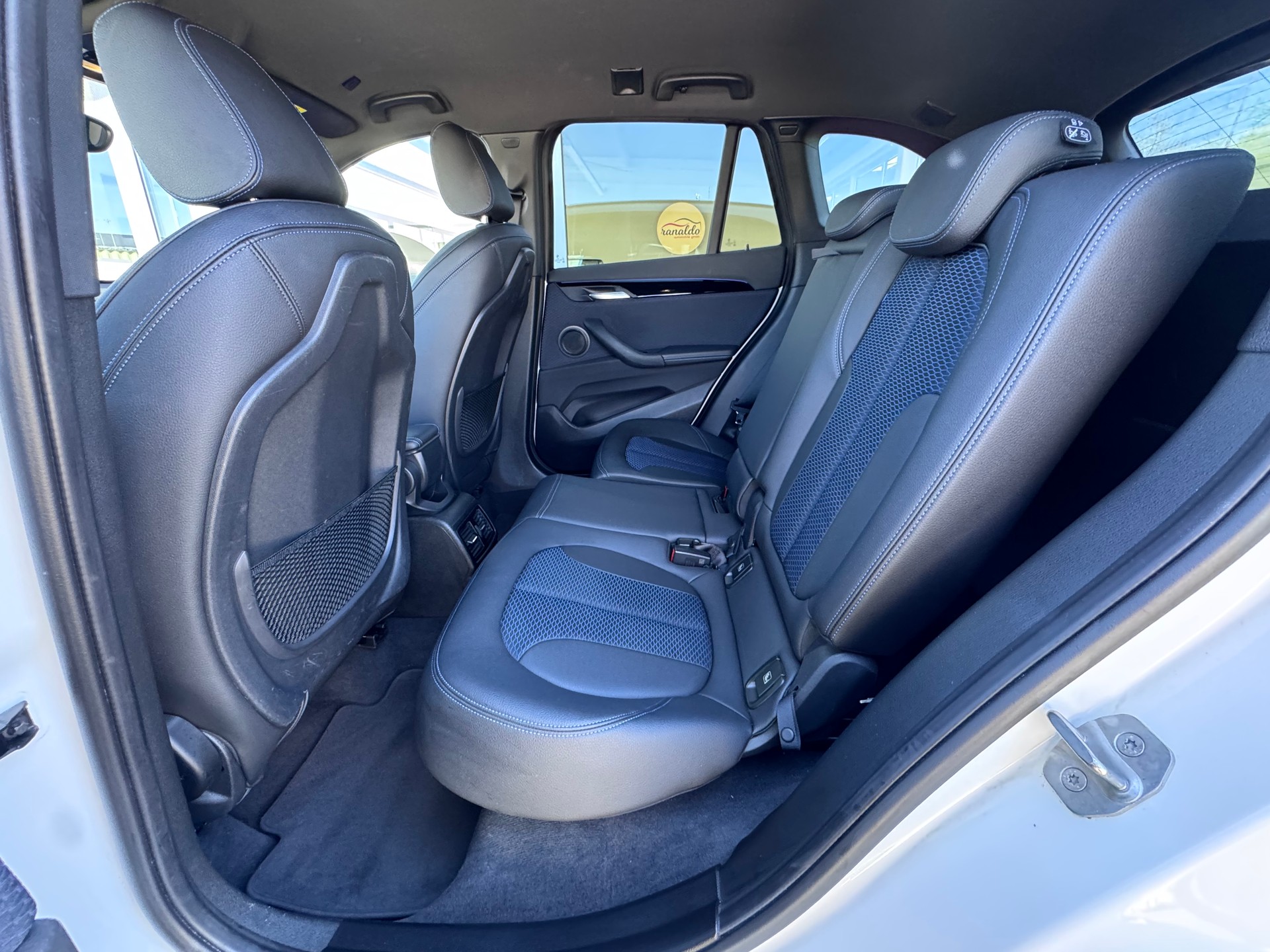 BMW X1 xDrive 18d M-SPORTPAKET++4x4+LED Scheinwerfer+Navi+Rückfahrkamera+Head Up Display+Getönte Scheiben+Komfortzugang+Tempomat+-image-11