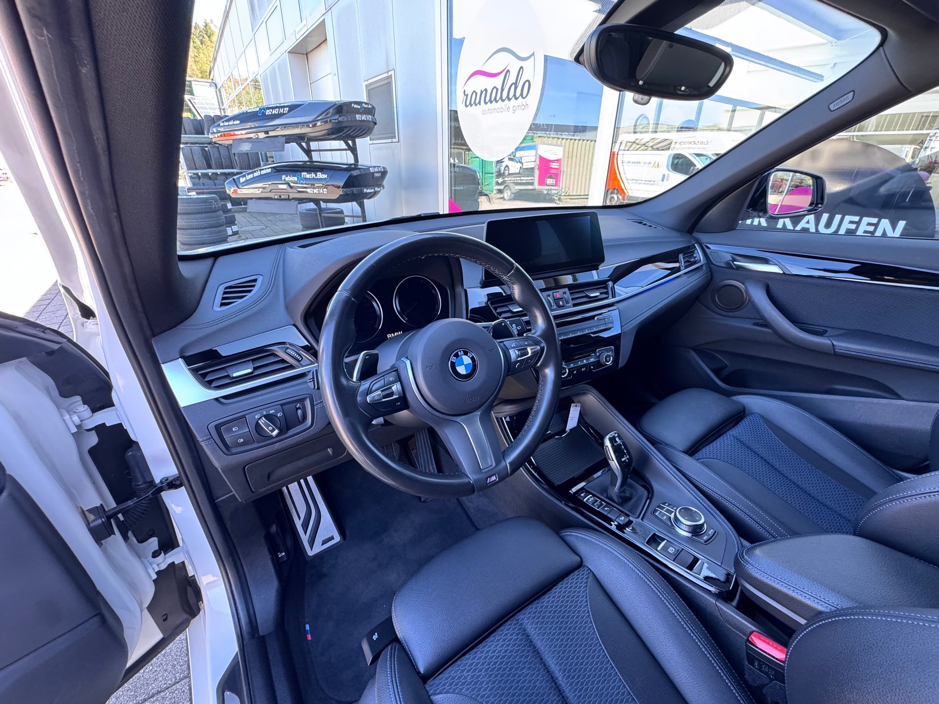 BMW X1 xDrive 18d M-SPORTPAKET++4x4+LED Scheinwerfer+Navi+Rückfahrkamera+Head Up Display+Getönte Scheiben+Komfortzugang+Tempomat+-image-13