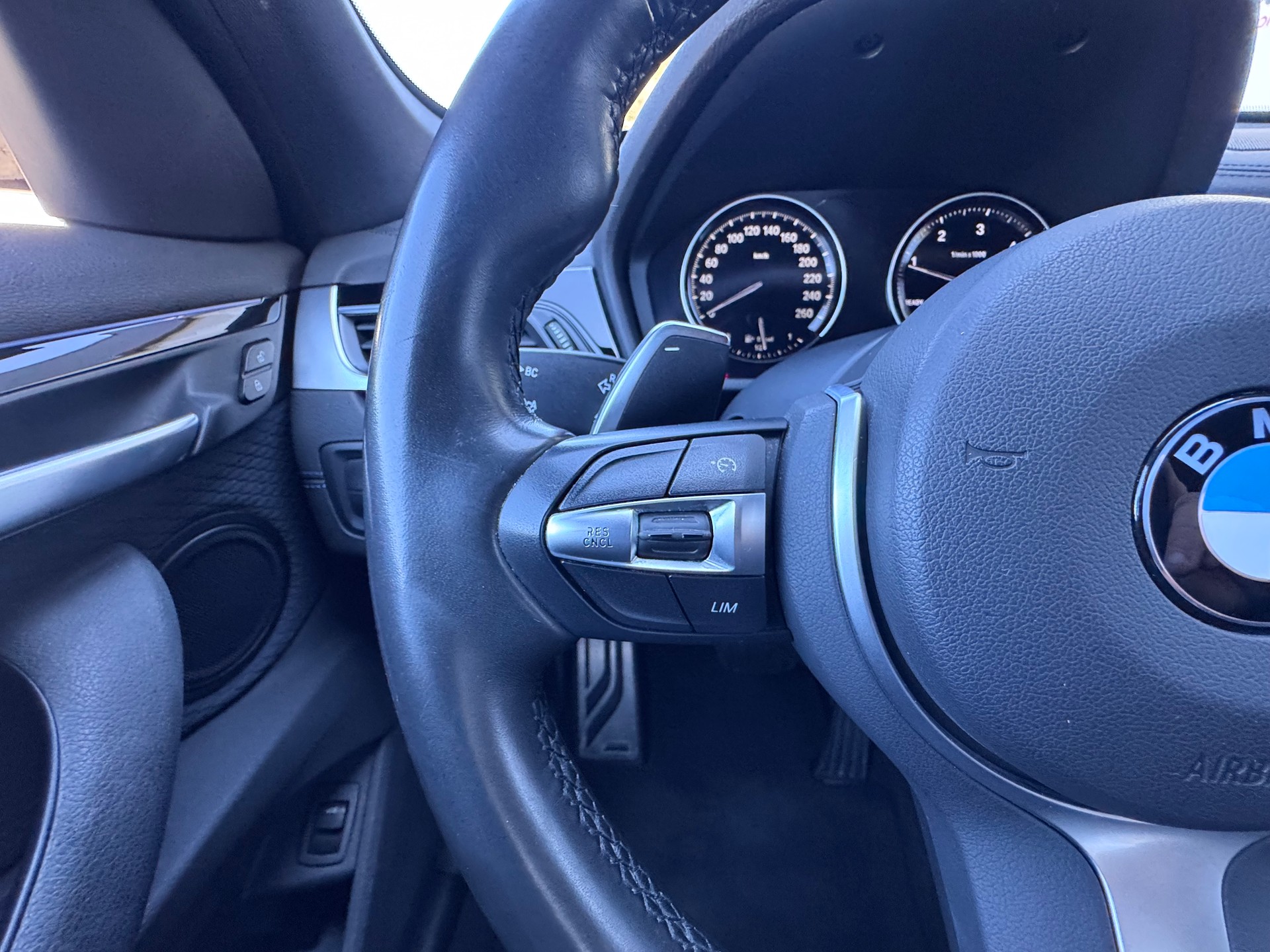 BMW X1 xDrive 18d M-SPORTPAKET++4x4+LED Scheinwerfer+Navi+Rückfahrkamera+Head Up Display+Getönte Scheiben+Komfortzugang+Tempomat+-image-16