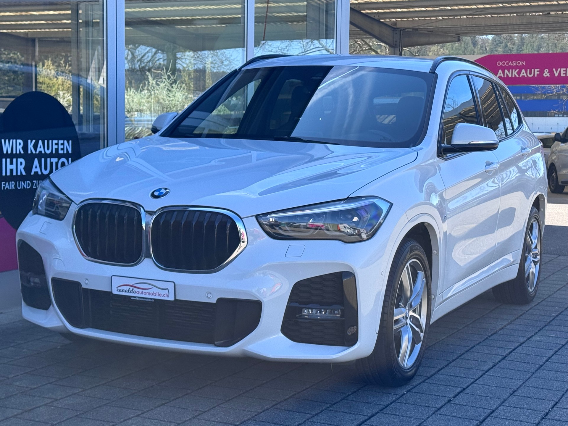 BMW X1 xDrive 18d M-SPORTPAKET++4x4+LED Scheinwerfer+Navi+Rückfahrkamera+Head Up Display+Getönte Scheiben+Komfortzugang+Tempomat+-showroom-element-2