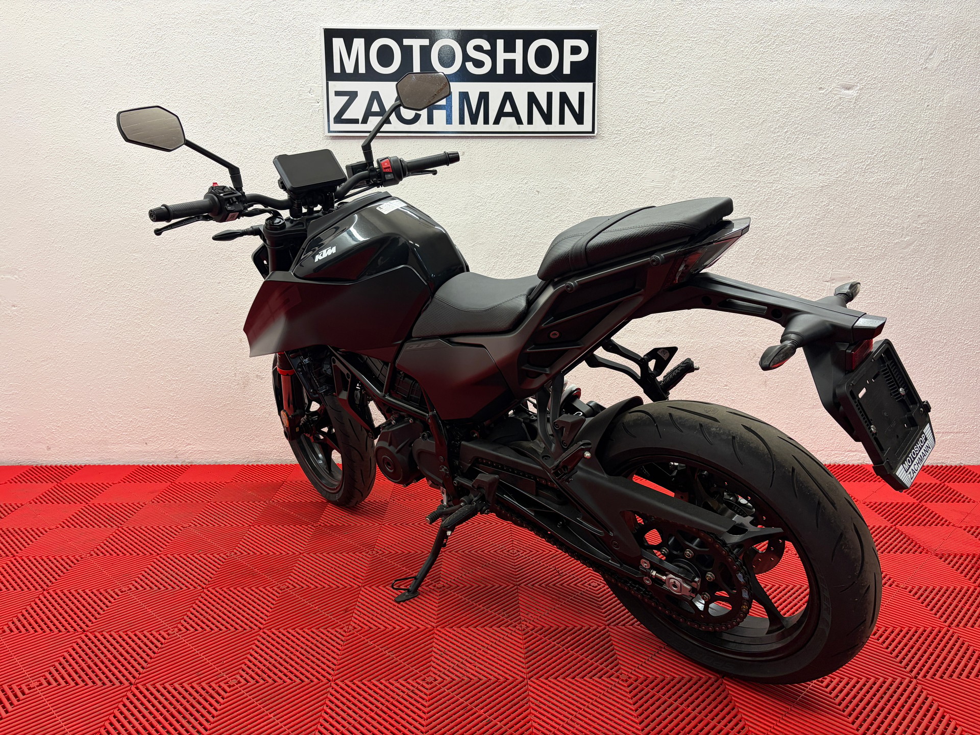 KTM 125 Duke-image-4