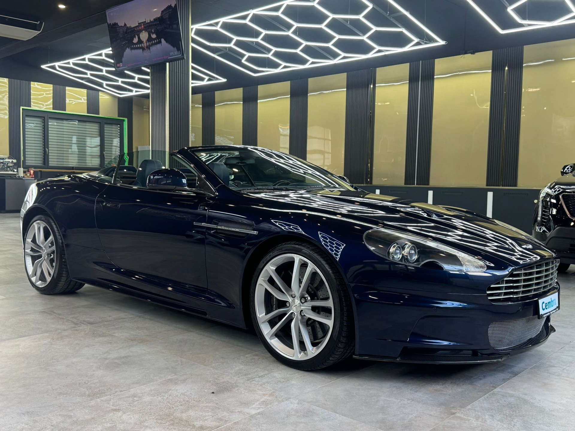 ASTON MARTIN DBS Volante Touchtronic 2-showroom-element-2