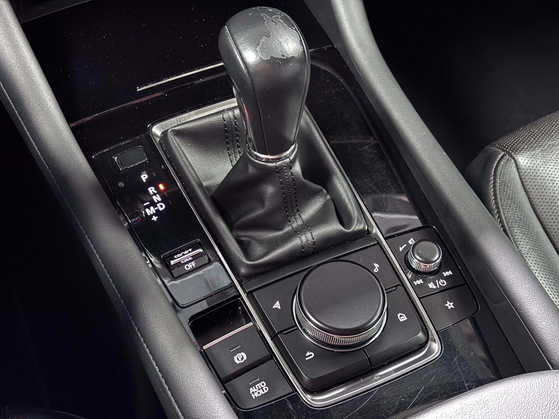 MAZDA 3 Sedan SKYACTIV-X M Hybrid 186 Revolution Automat-image-17