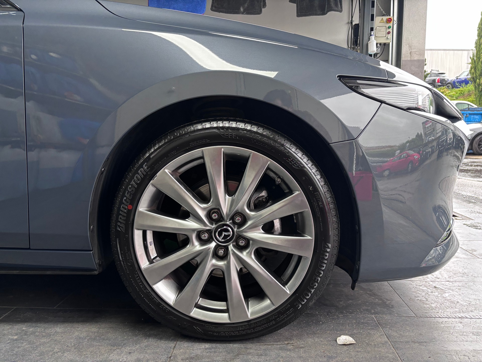 MAZDA 3 Sedan SKYACTIV-X M Hybrid 186 Revolution Automat-showroom-element-3