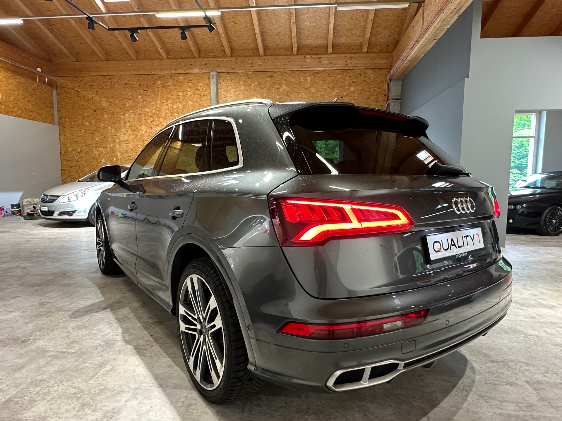 AUDI SQ5 3.0 TFSI quattro S-tronic/1. Jahr Garantie/Lückenlos Amag-Servicegepflegt/Komplett neue Bremsen!-showroom-element-3
