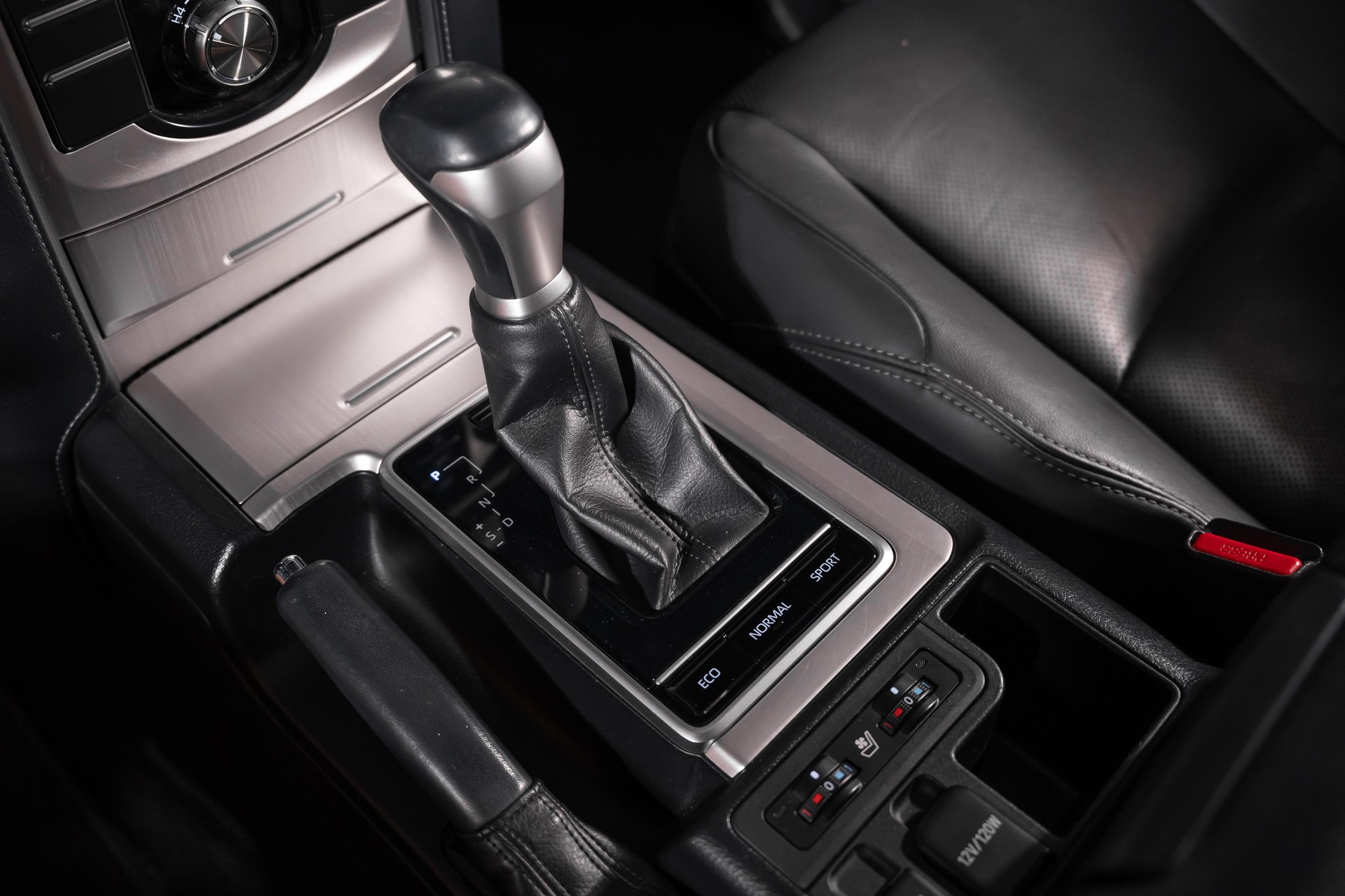 TOYOTA Land Cruiser 2.8 D 177 Style-image-30