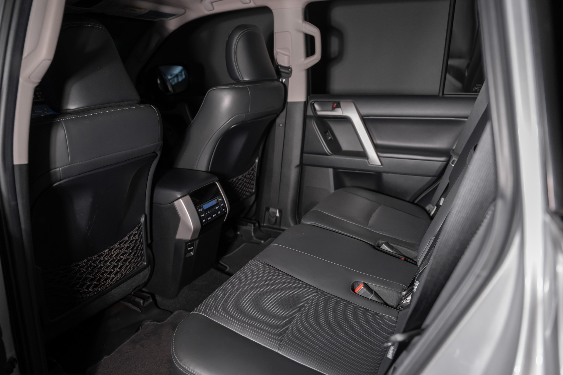 TOYOTA Land Cruiser 2.8 D 177 Style-image-18