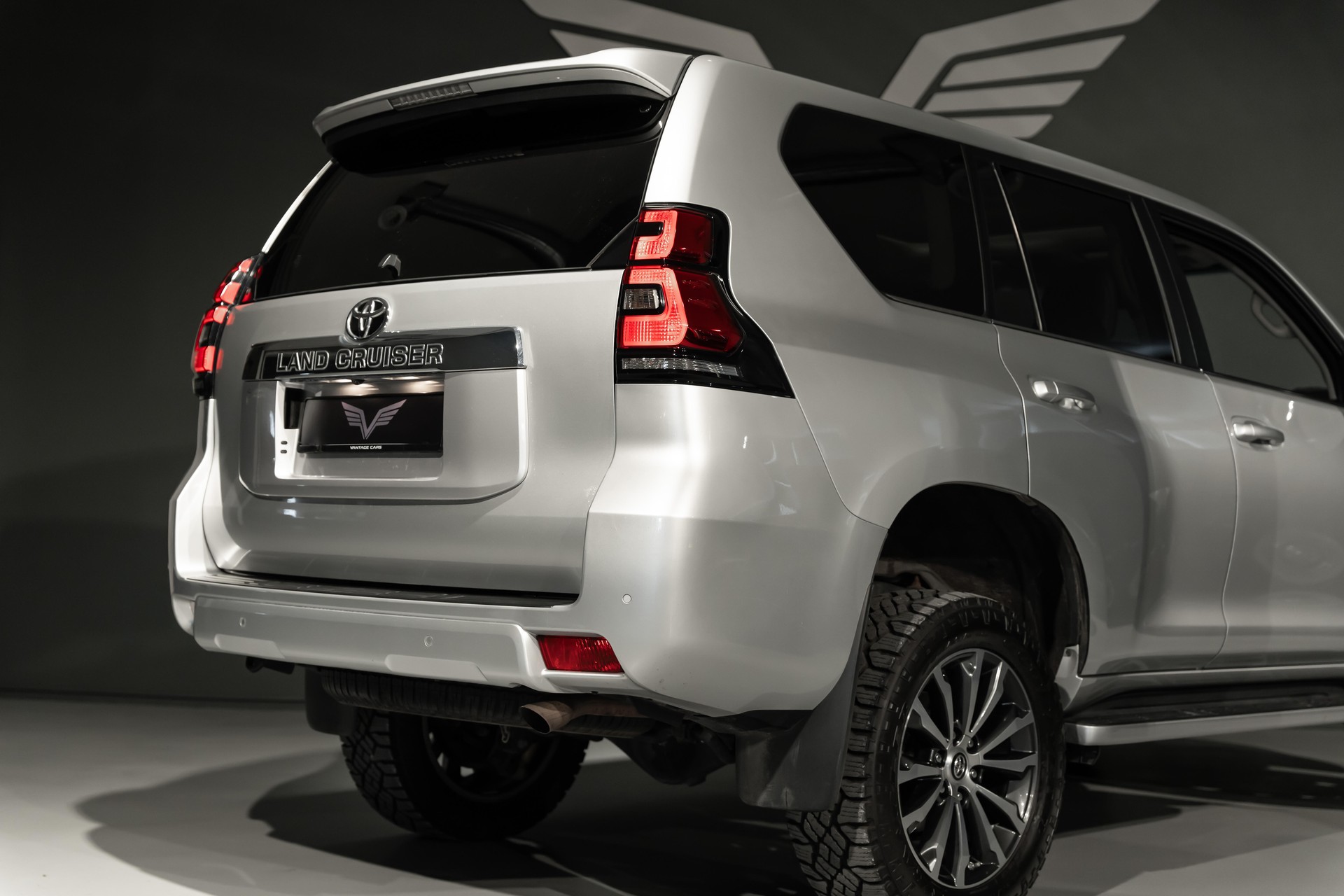 TOYOTA Land Cruiser 2.8 D 177 Style-image-5