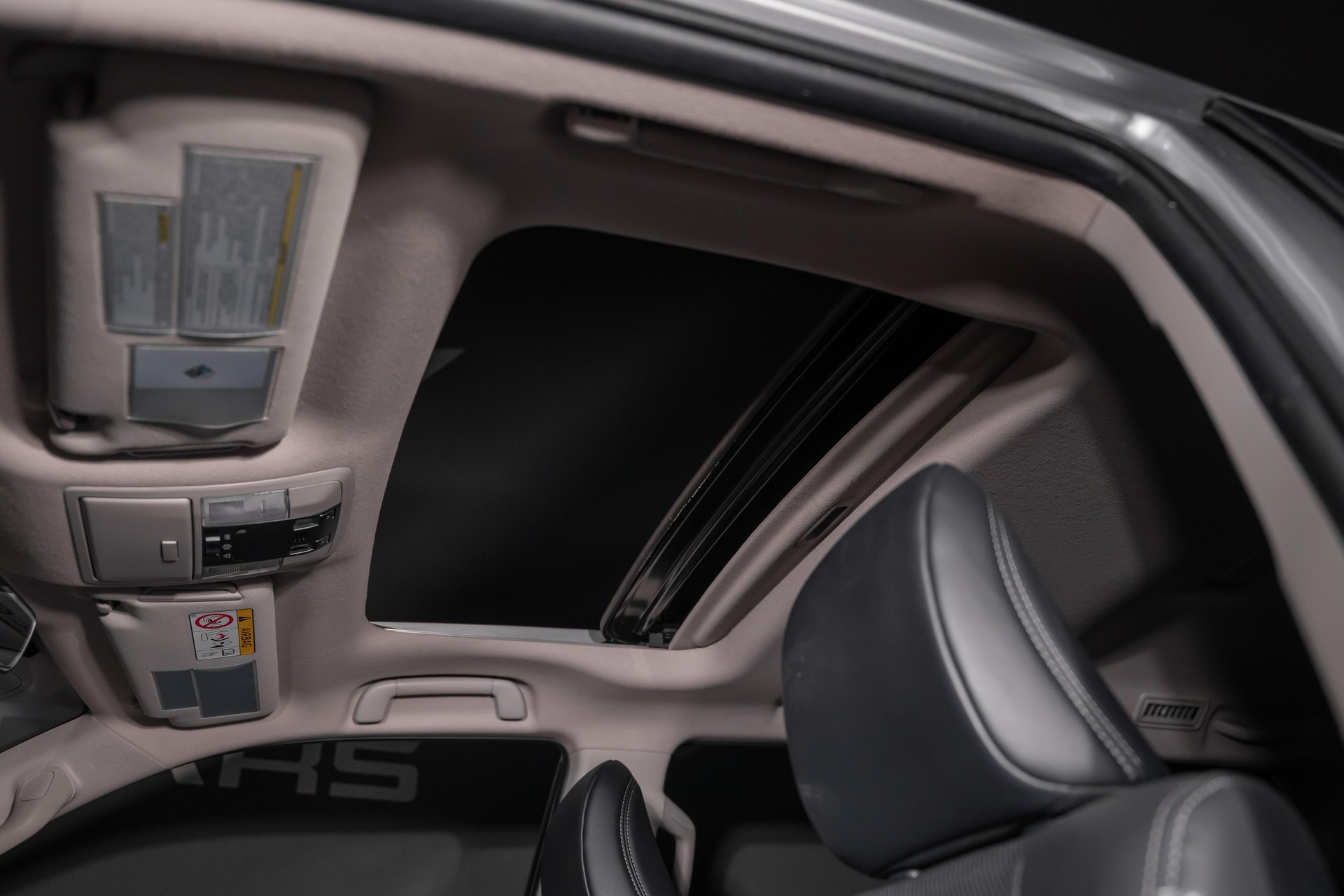 TOYOTA Land Cruiser 2.8 D 177 Style-image-15