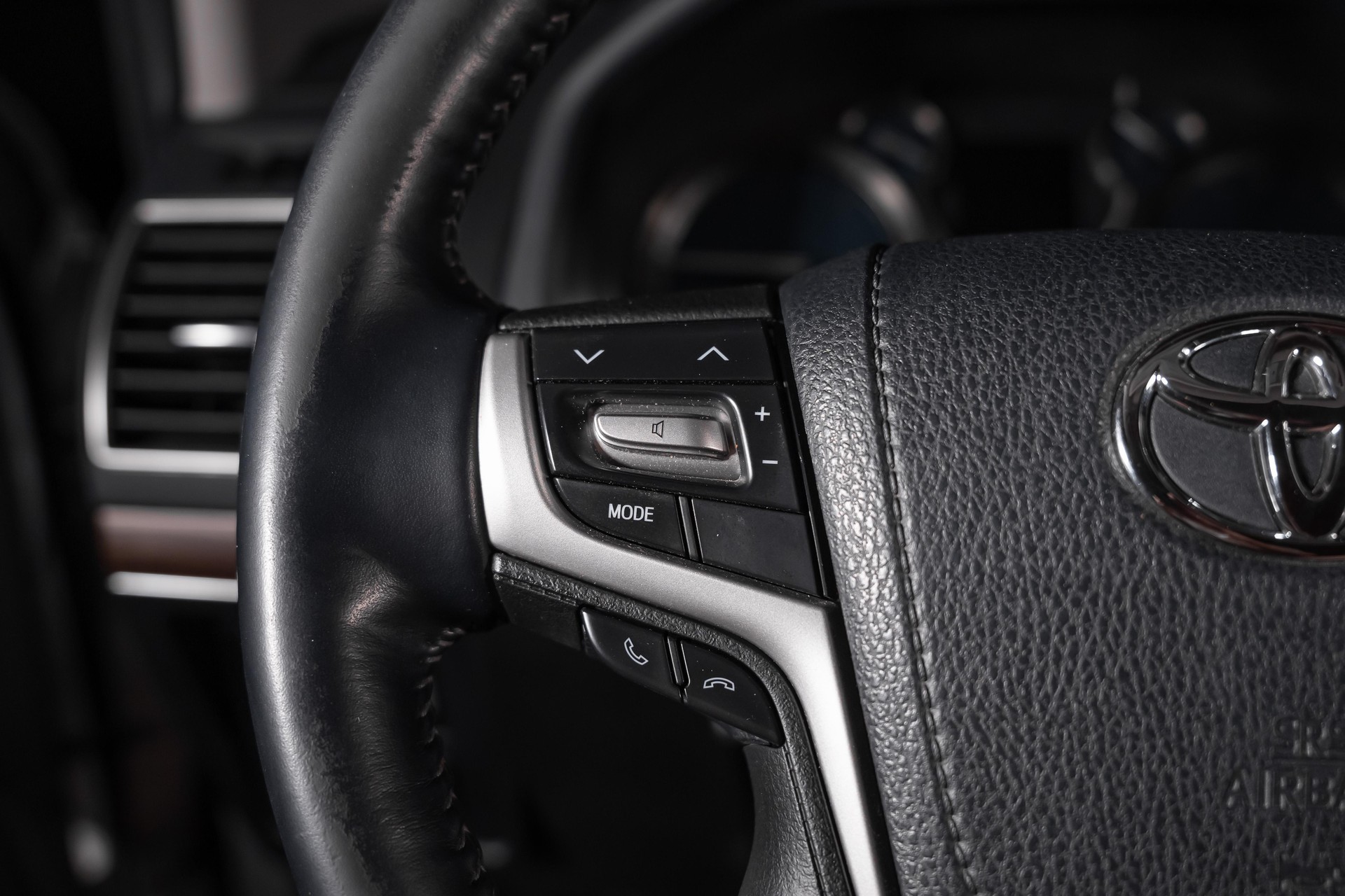 TOYOTA Land Cruiser 2.8 D 177 Style-image-26