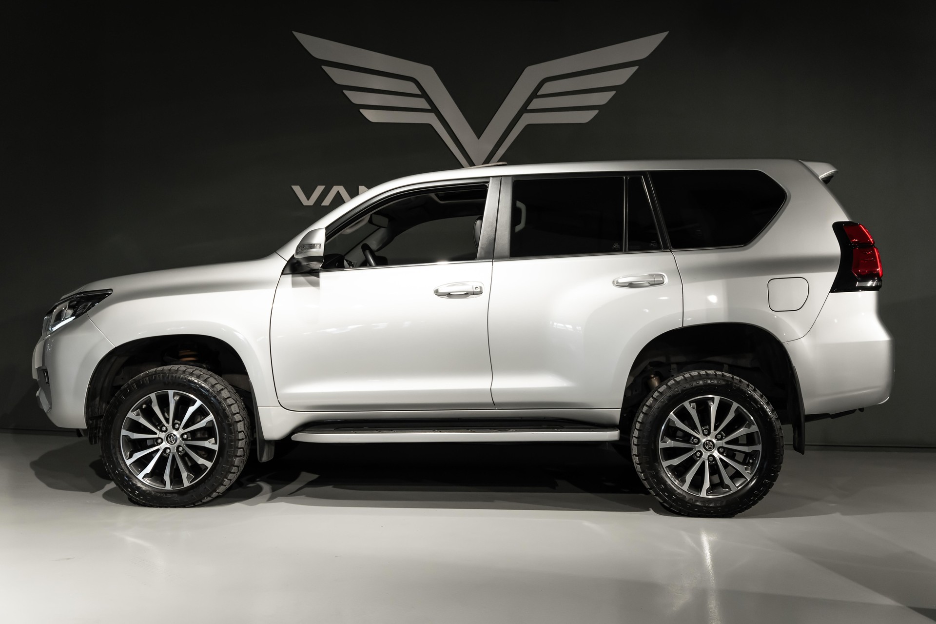 TOYOTA Land Cruiser 2.8 D 177 Style-showroom-element-3