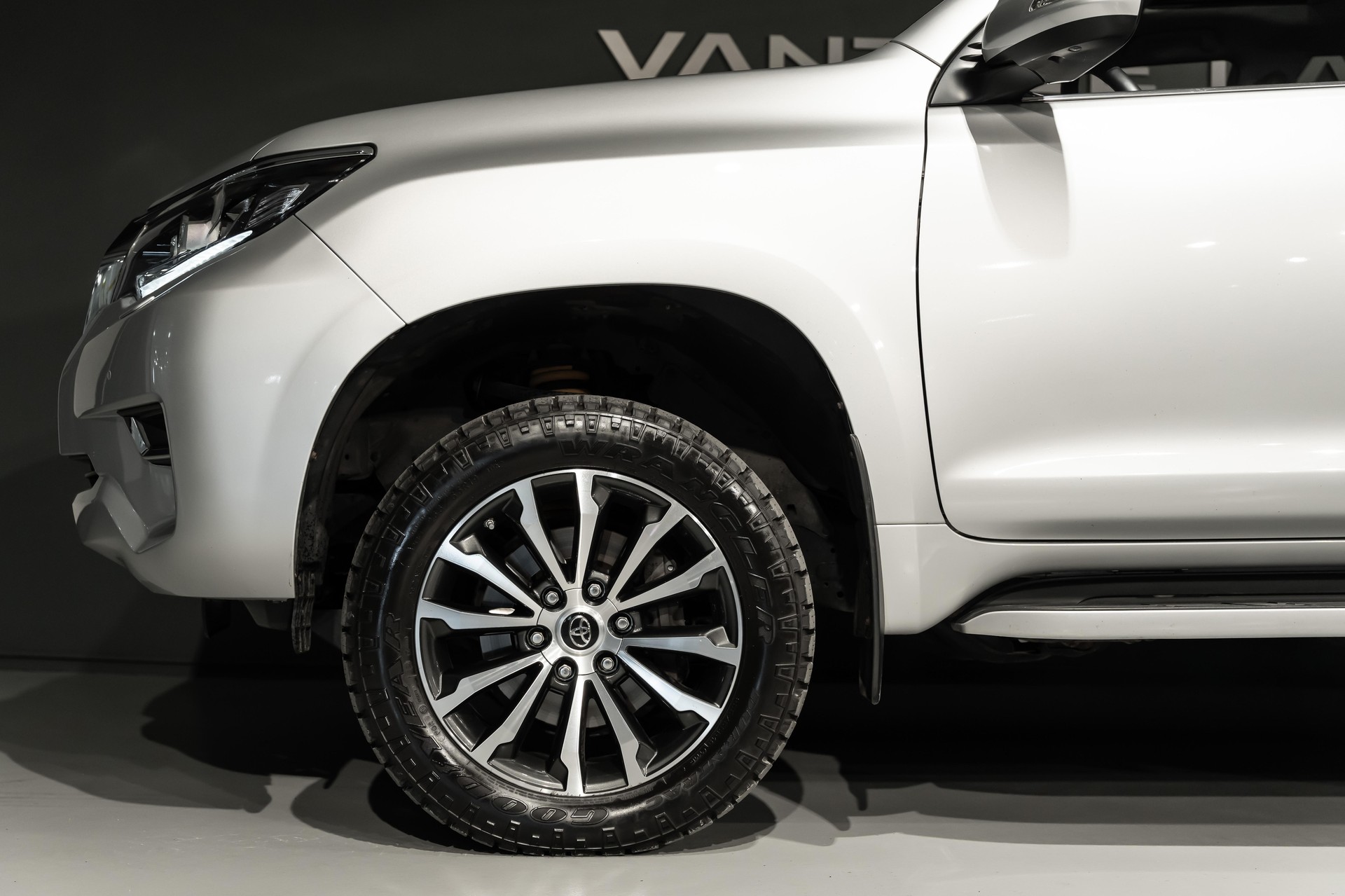 TOYOTA Land Cruiser 2.8 D 177 Style-image-6