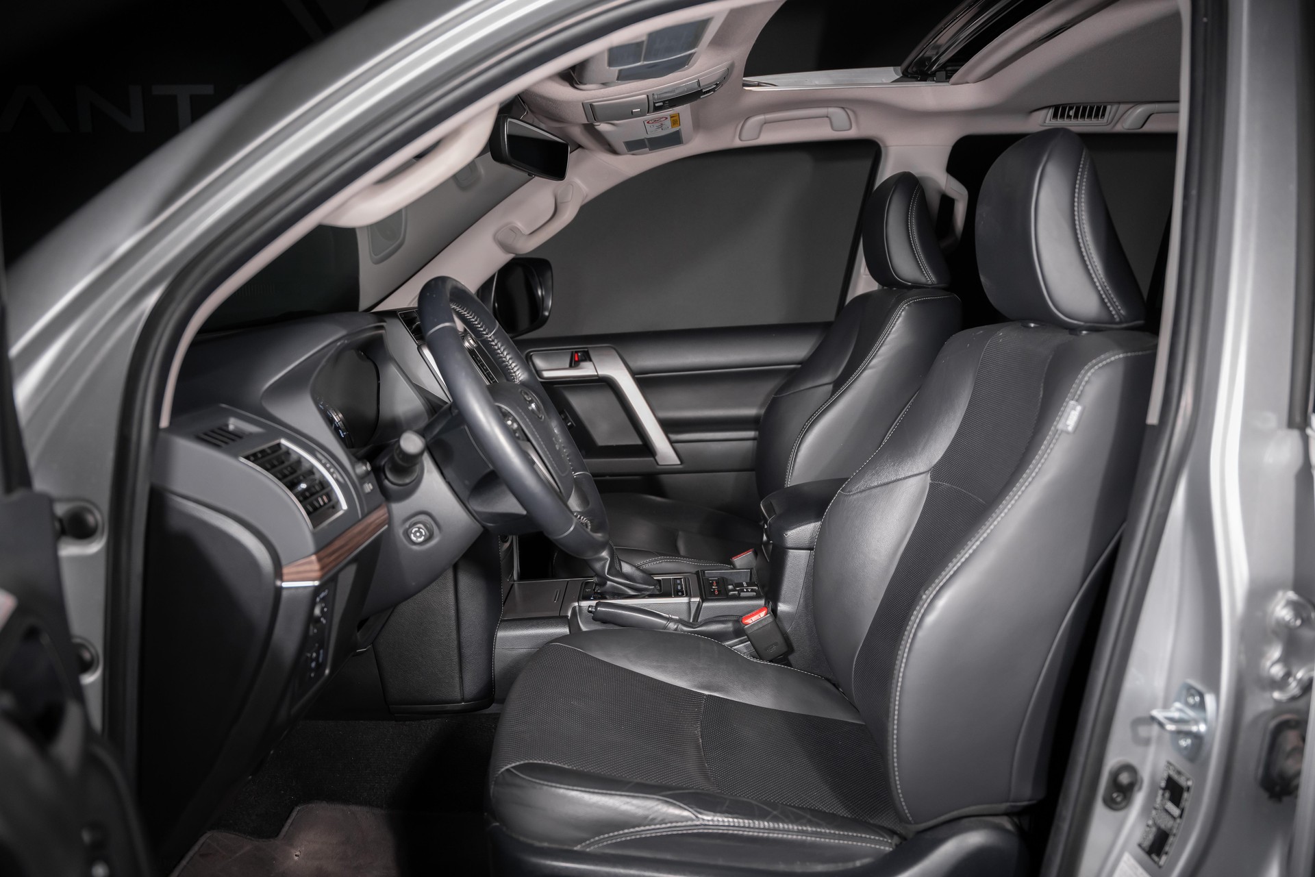 TOYOTA Land Cruiser 2.8 D 177 Style-image-13