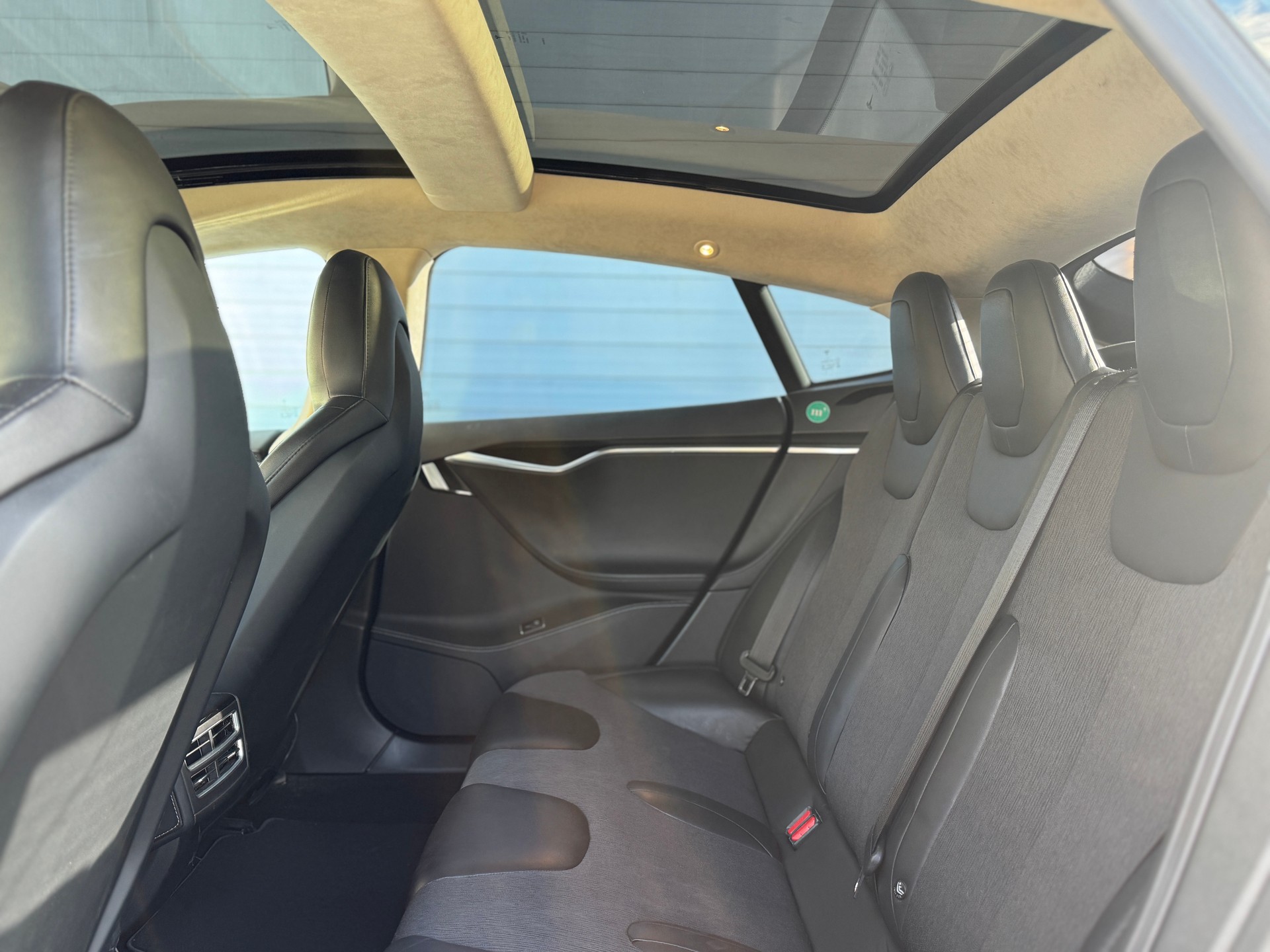 TESLA Model S 85-image-5