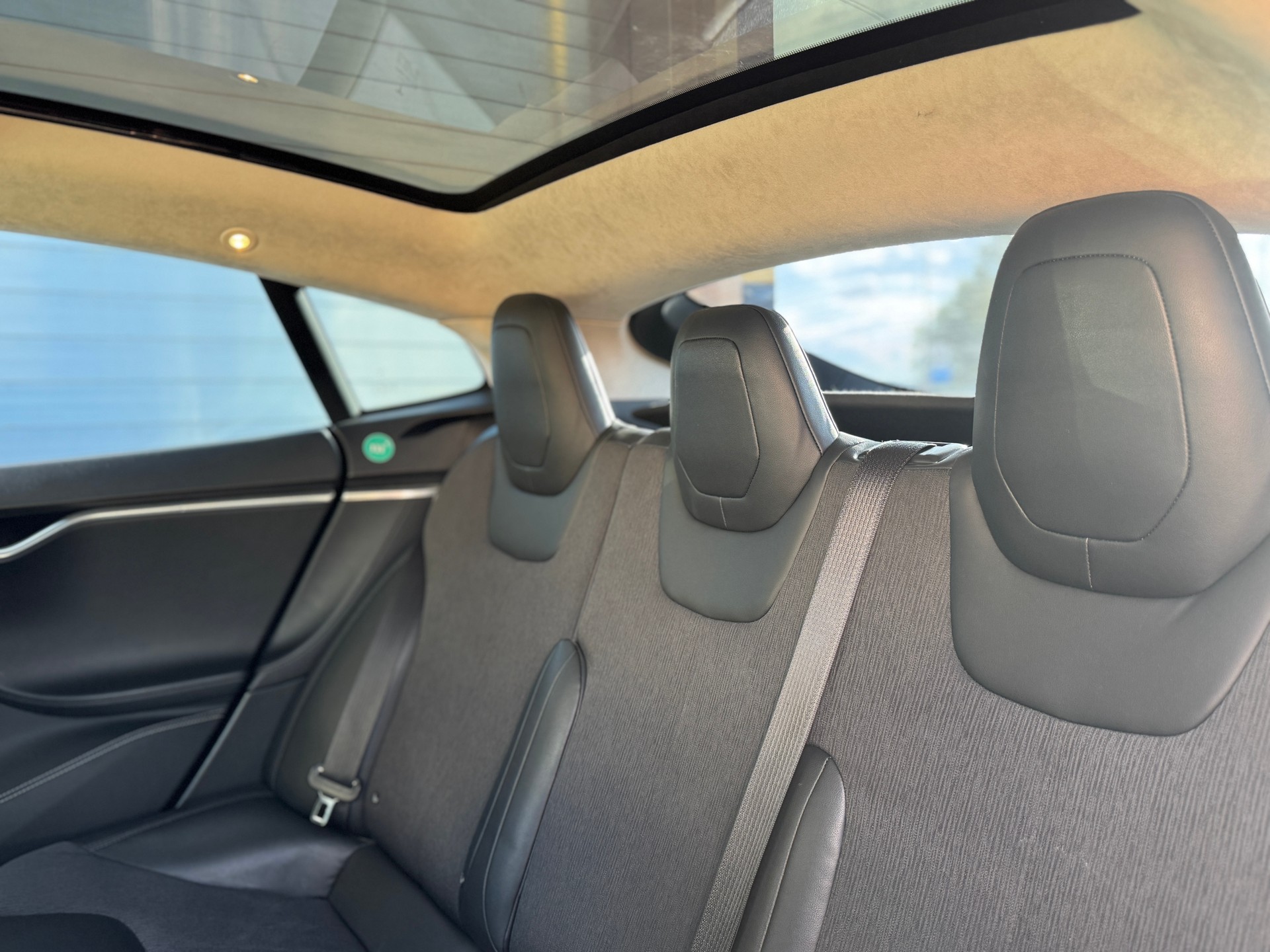 TESLA Model S 85-image-7