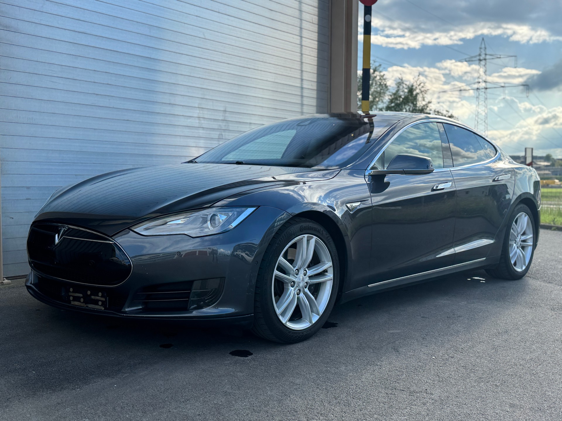 TESLA Model S 85