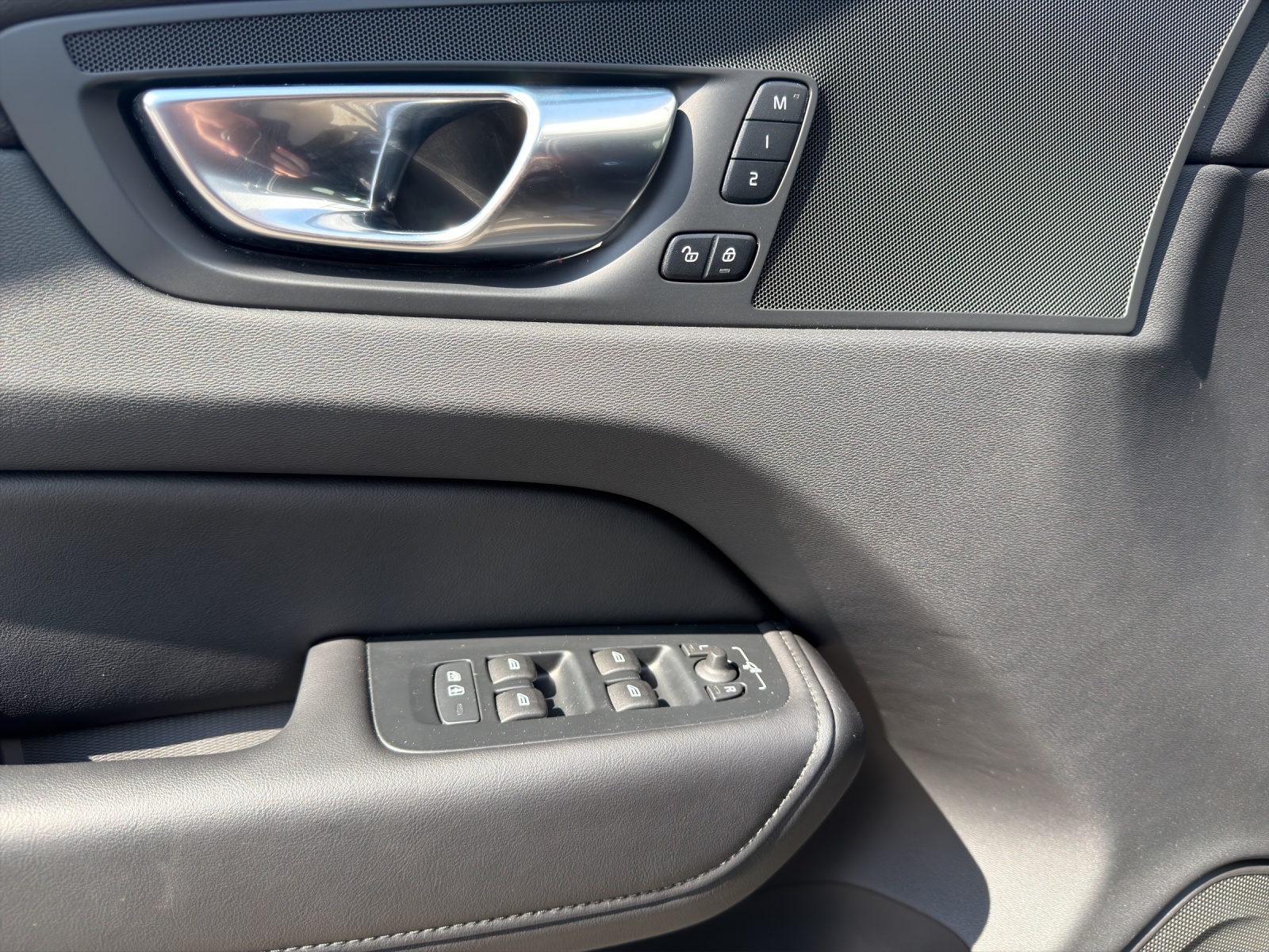 VOLVO XC60 T6 eAWD PluginHybrid Plus Dark Geartronic-image-10