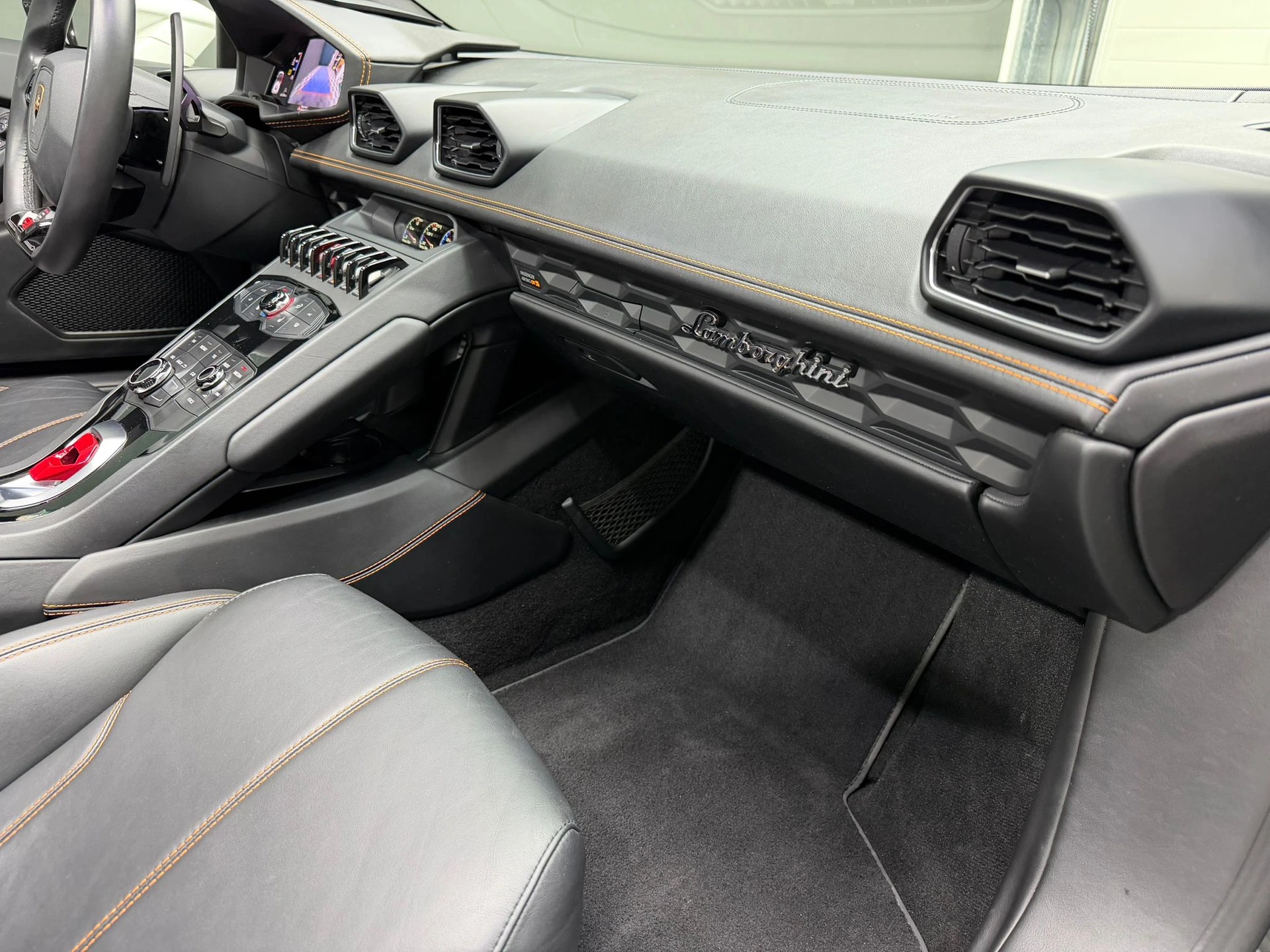 LAMBORGHINI Huracan LP610-4 Spyder DCT-image-14