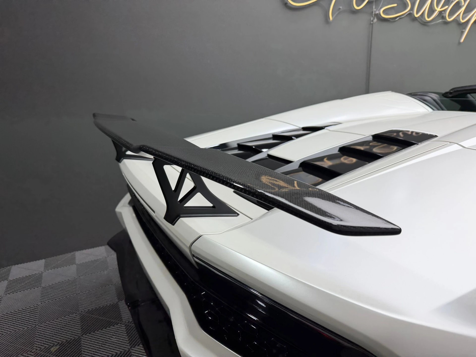 LAMBORGHINI Huracan LP610-4 Spyder DCT-image-5
