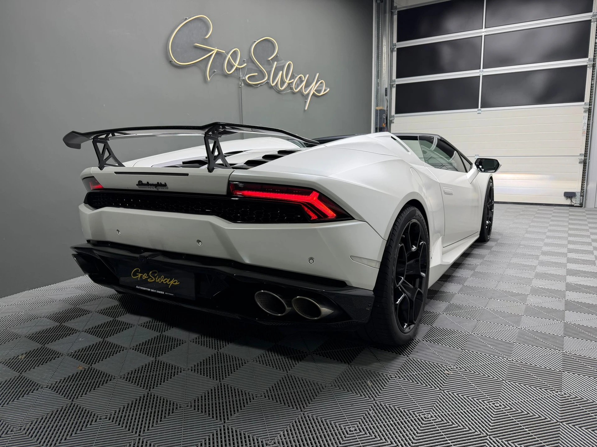 LAMBORGHINI Huracan LP610-4 Spyder DCT-showroom-element-3