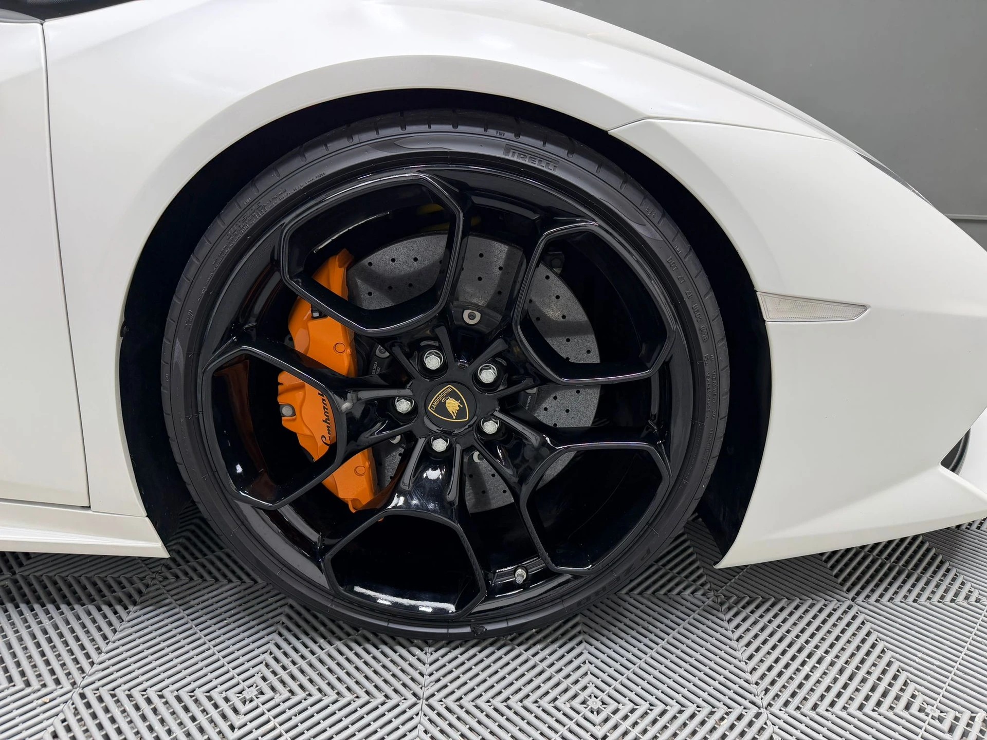 LAMBORGHINI Huracan LP610-4 Spyder DCT-image-25
