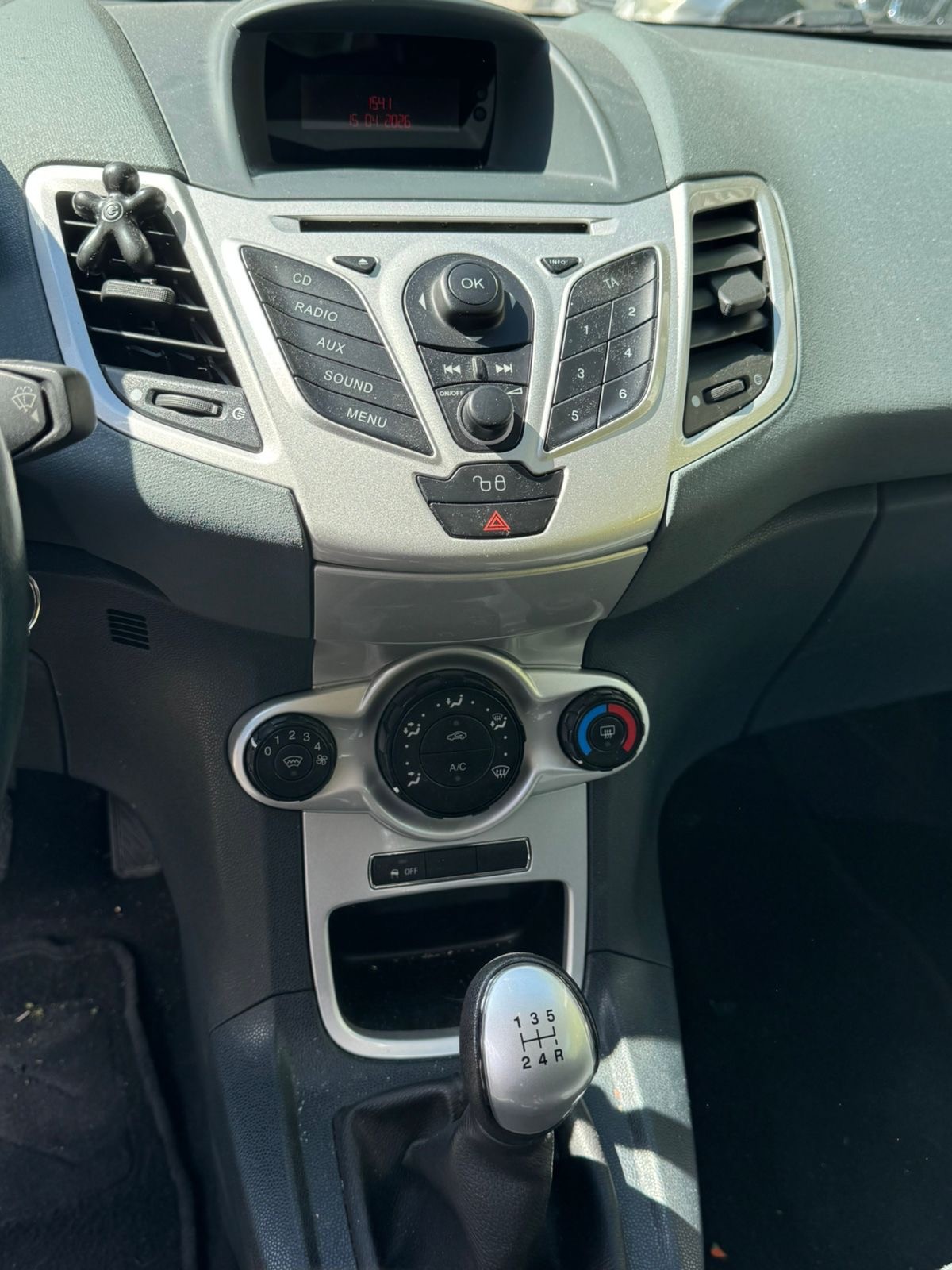 FORD Fiesta 1.6 16V Titanium-image-7