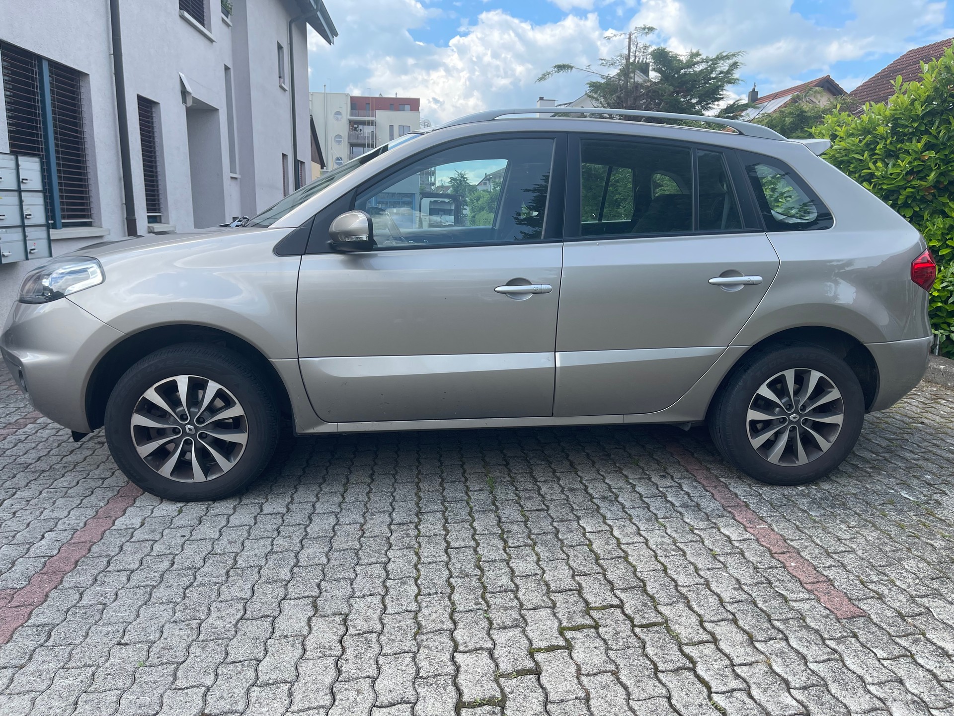 RENAULT Koleos 2.5 Dynamique 4x4-image-1