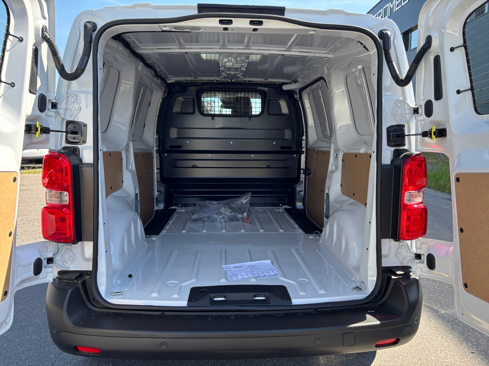 PEUGEOT Expert 1.5 BlueHDi 120 S&S Standard-image-7
