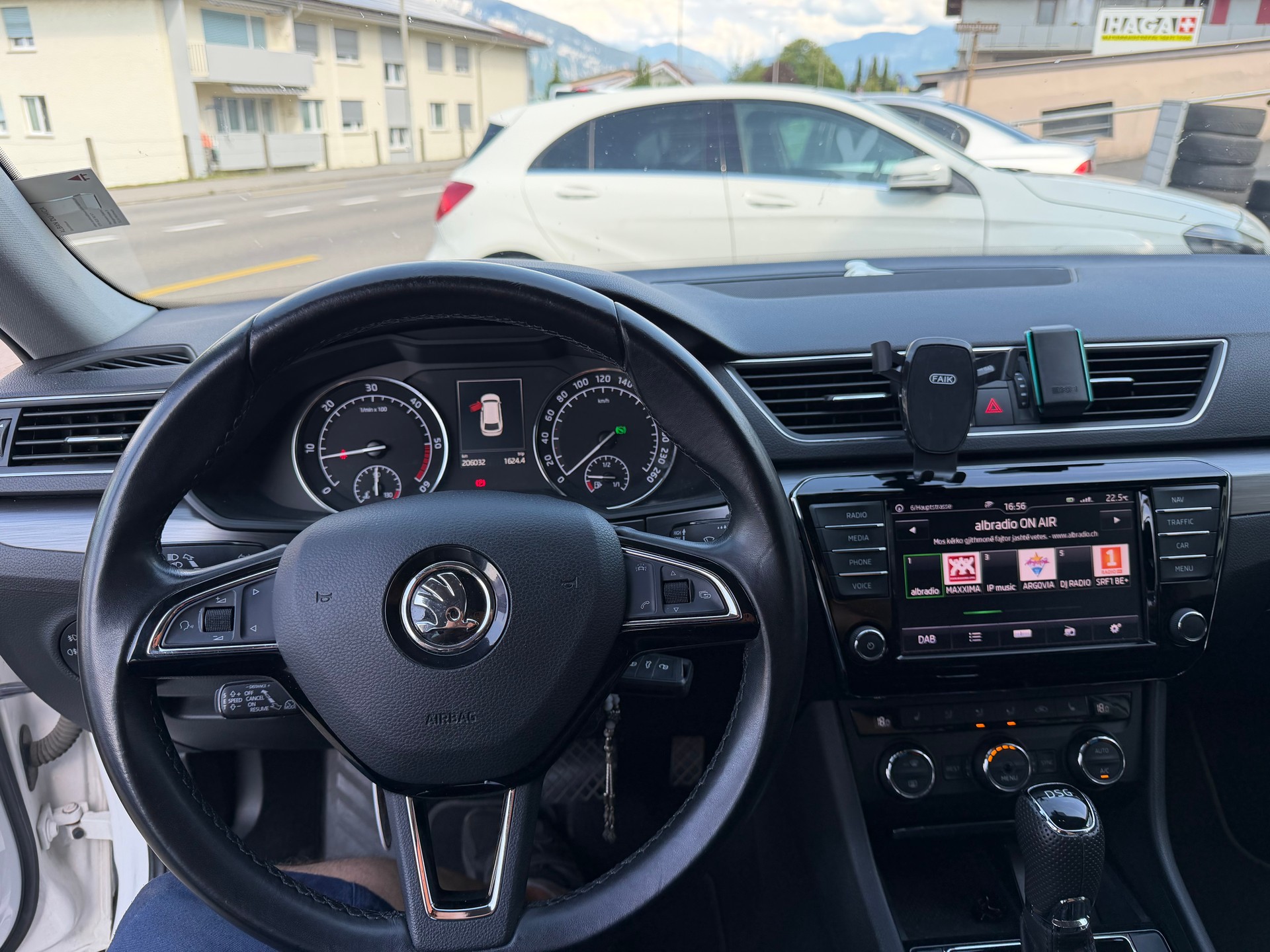 SKODA Superb Combi 2.0 TDi Active DSG-image-5