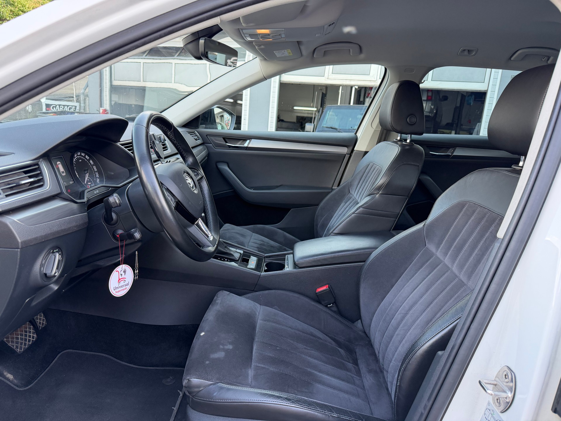 SKODA Superb Combi 2.0 TDi Active DSG-image-6