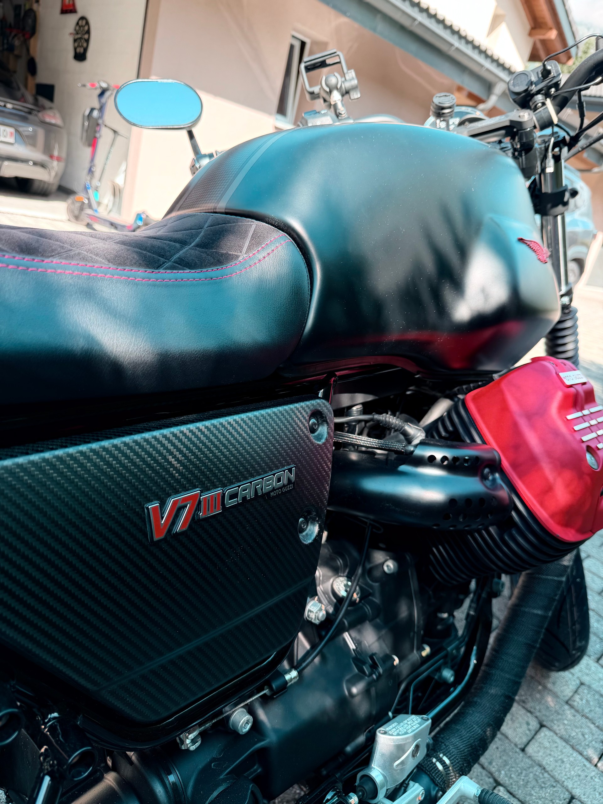 MOTO GUZZI V7 III Carbon 750 ABS-image-3