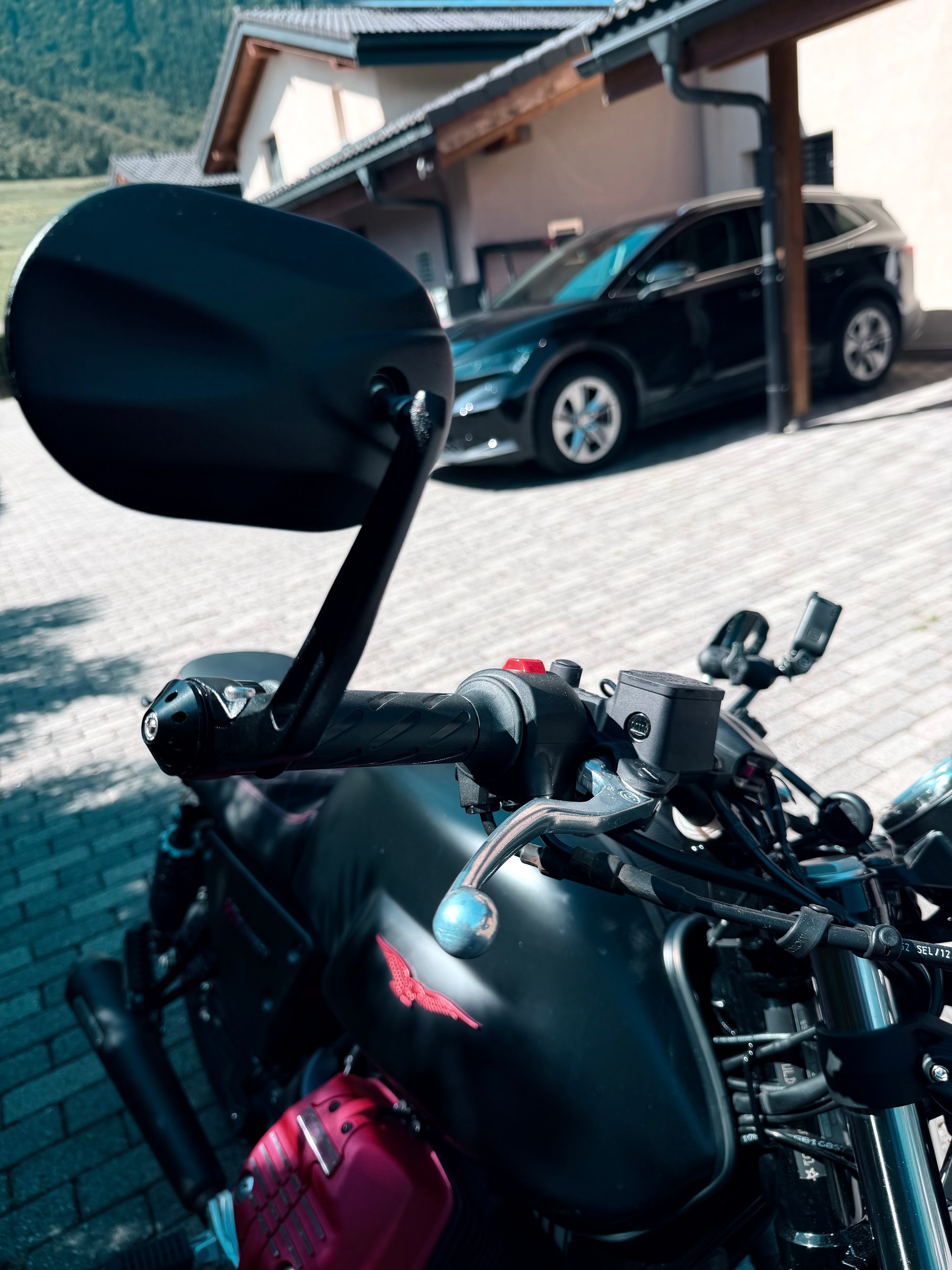 MOTO GUZZI V7 III Carbon 750 ABS-image-8