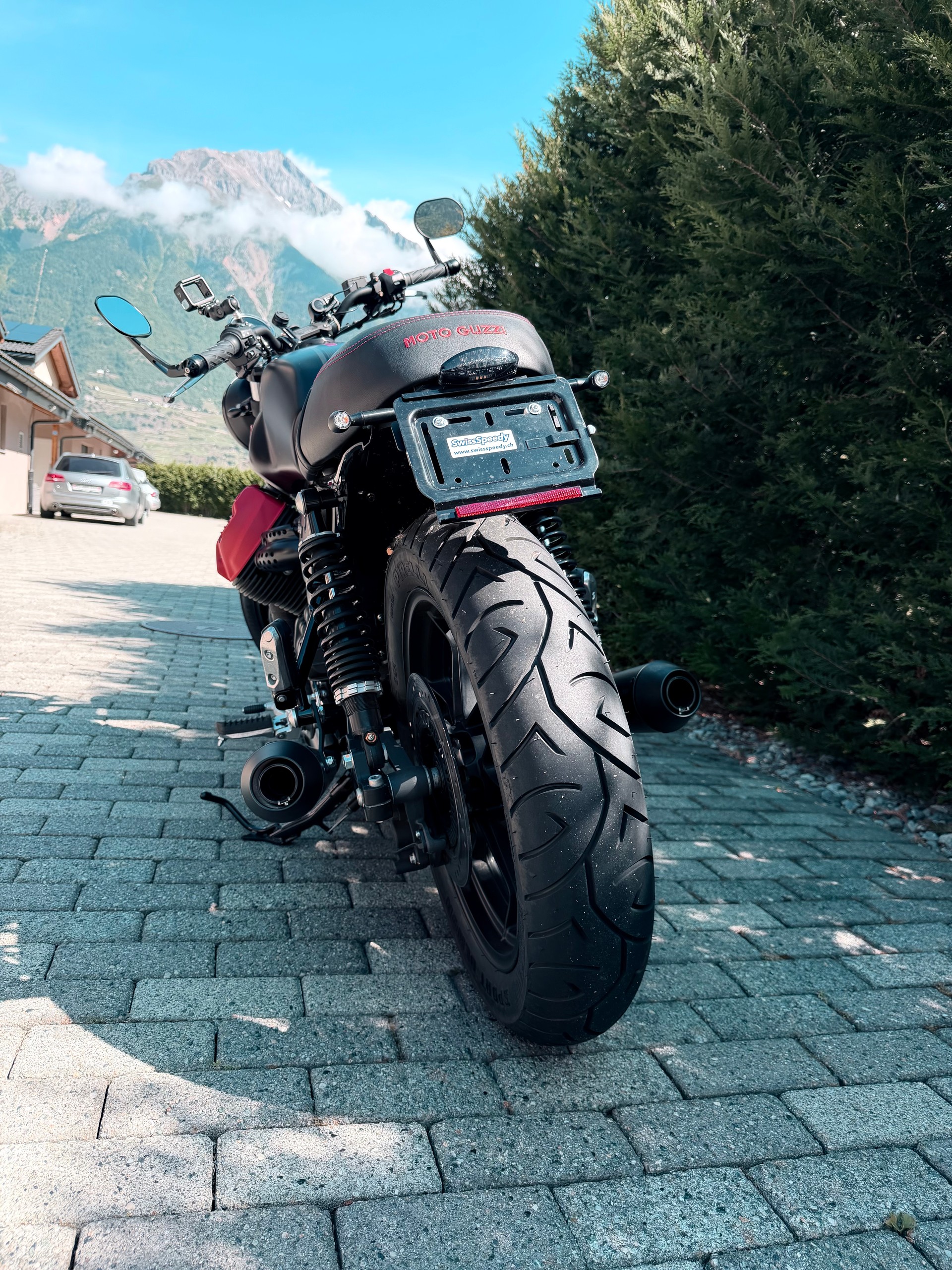 MOTO GUZZI V7 III Carbon 750 ABS-image-1