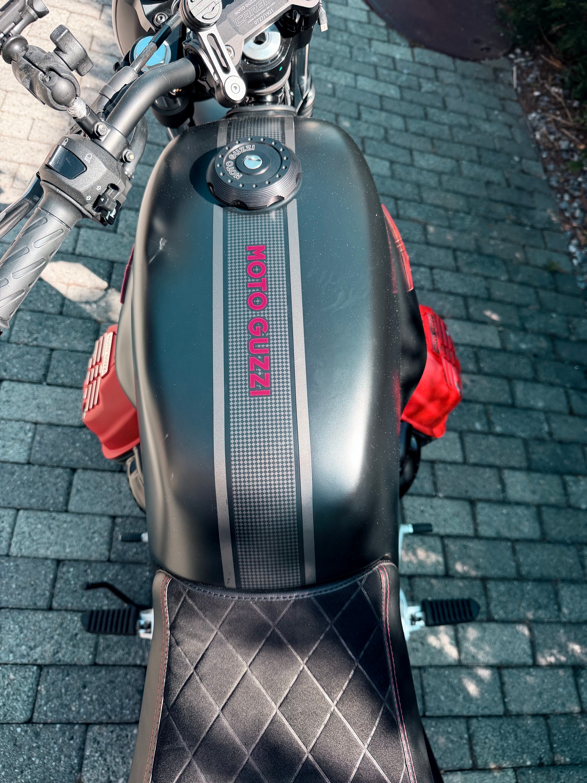 MOTO GUZZI V7 III Carbon 750 ABS-image-10