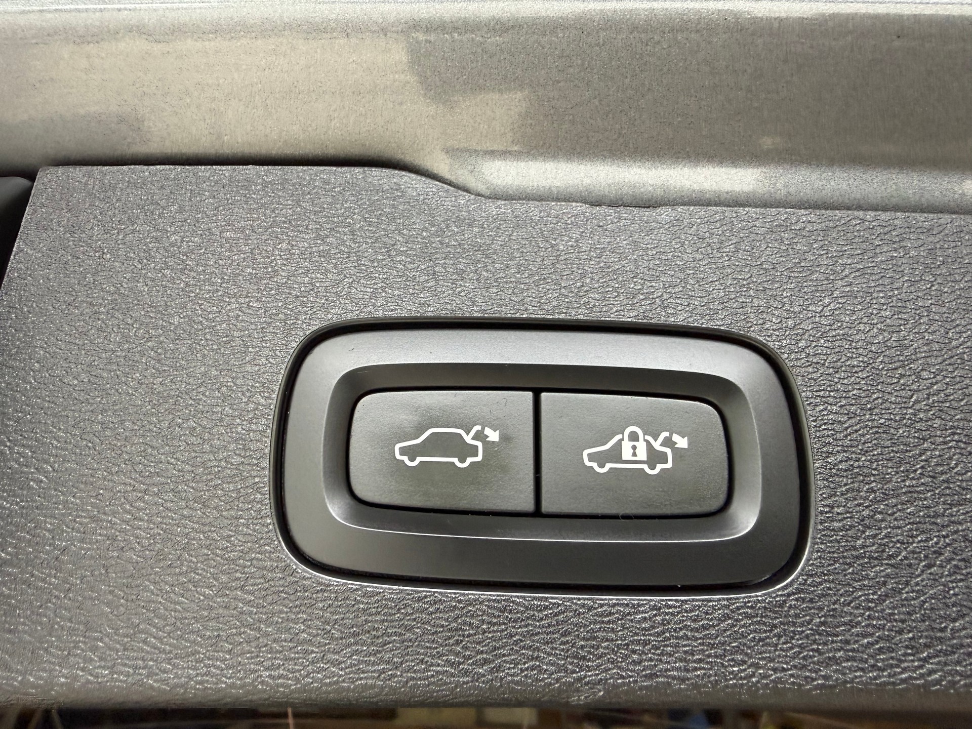 VOLVO V60 Cross Country D4 AWD Geartronic-image-15