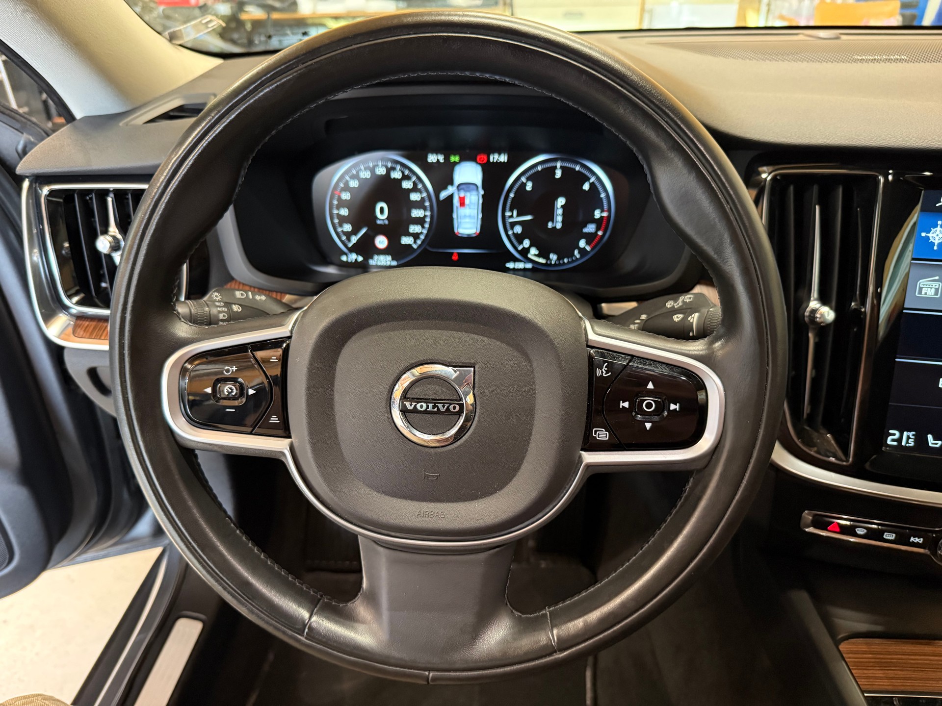 VOLVO V60 Cross Country D4 AWD Geartronic-image-9